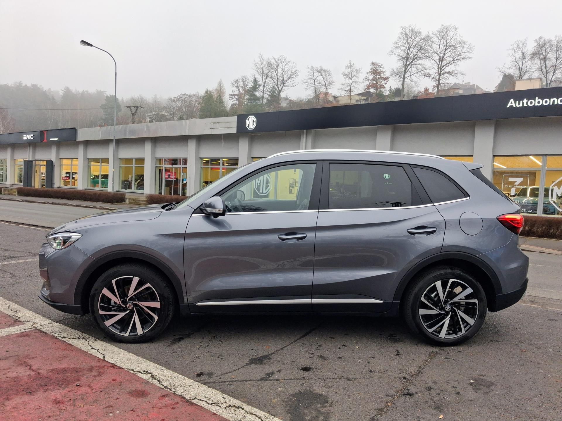 MG ZS, EXCLUSIVE Hybrid+ 145kW 4×2 AT - fotka 6