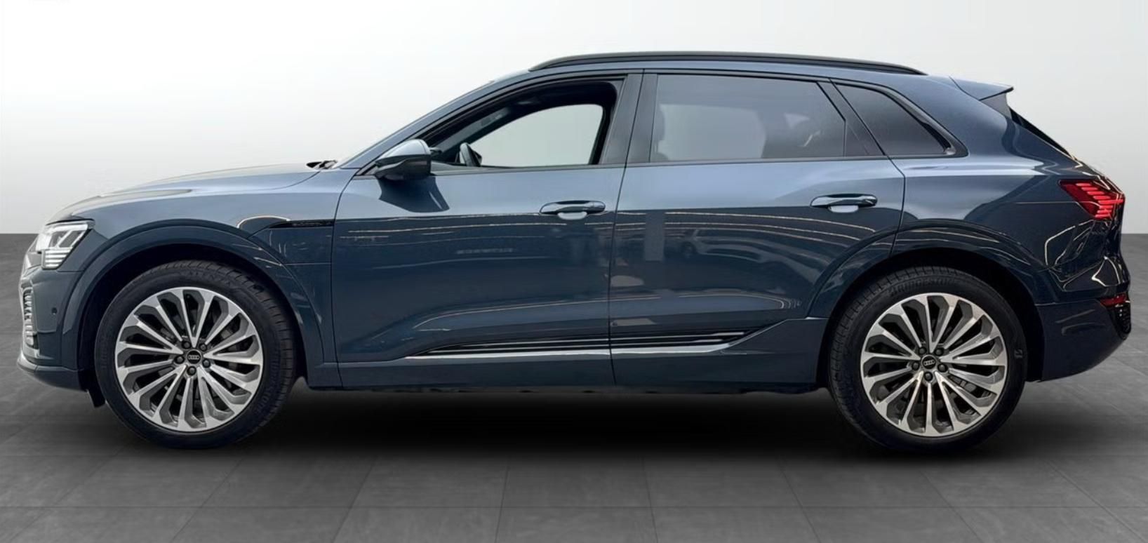Audi Q8 e-tron, 55 Q 360k Pano Tažné Matrix - fotka 2