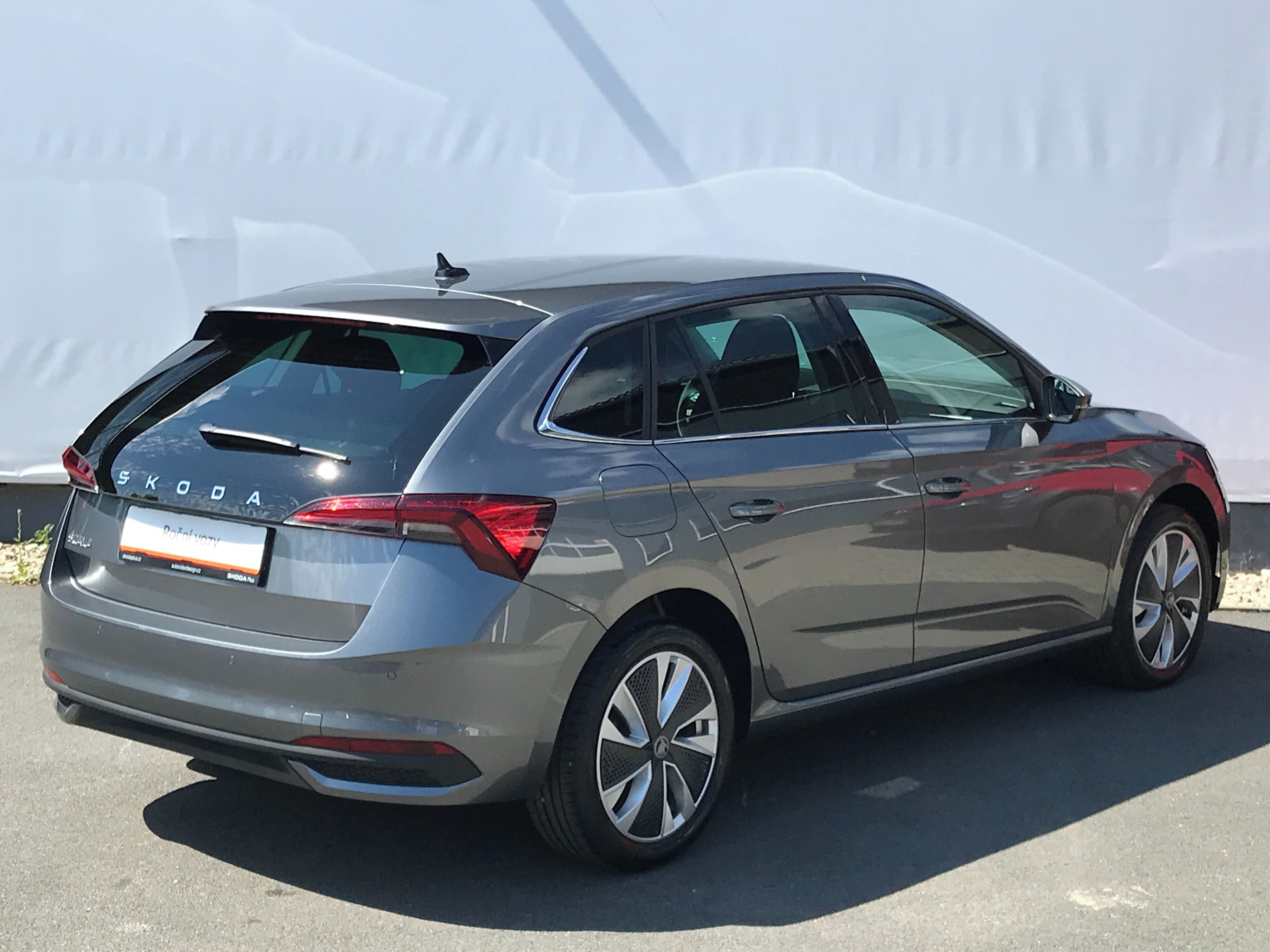 Škoda Scala, 1,0TSI/85kW Top Selection 6*ma - fotka 2