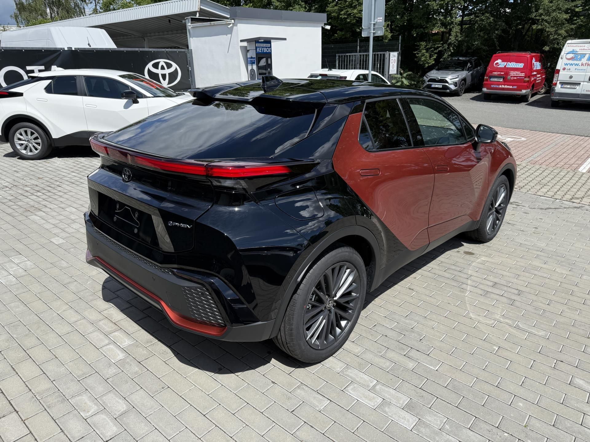 Toyota C-HR, 2.0 PHEV TOKYO EDITION - fotka 6