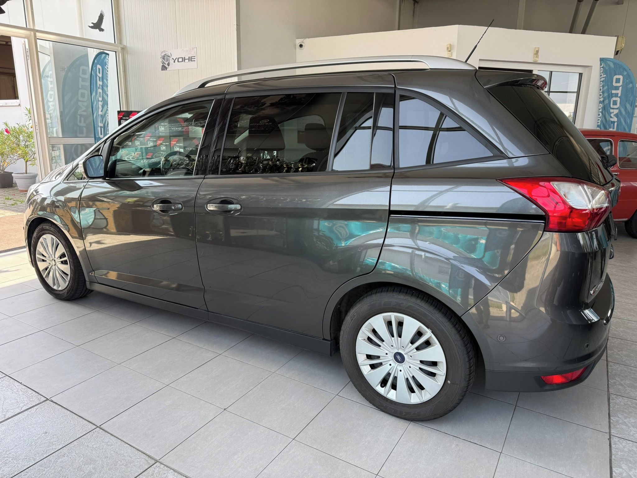 Ford Grand C-MAX, 1.0 EcoBoost 74 kW 1. majitel - fotka 4