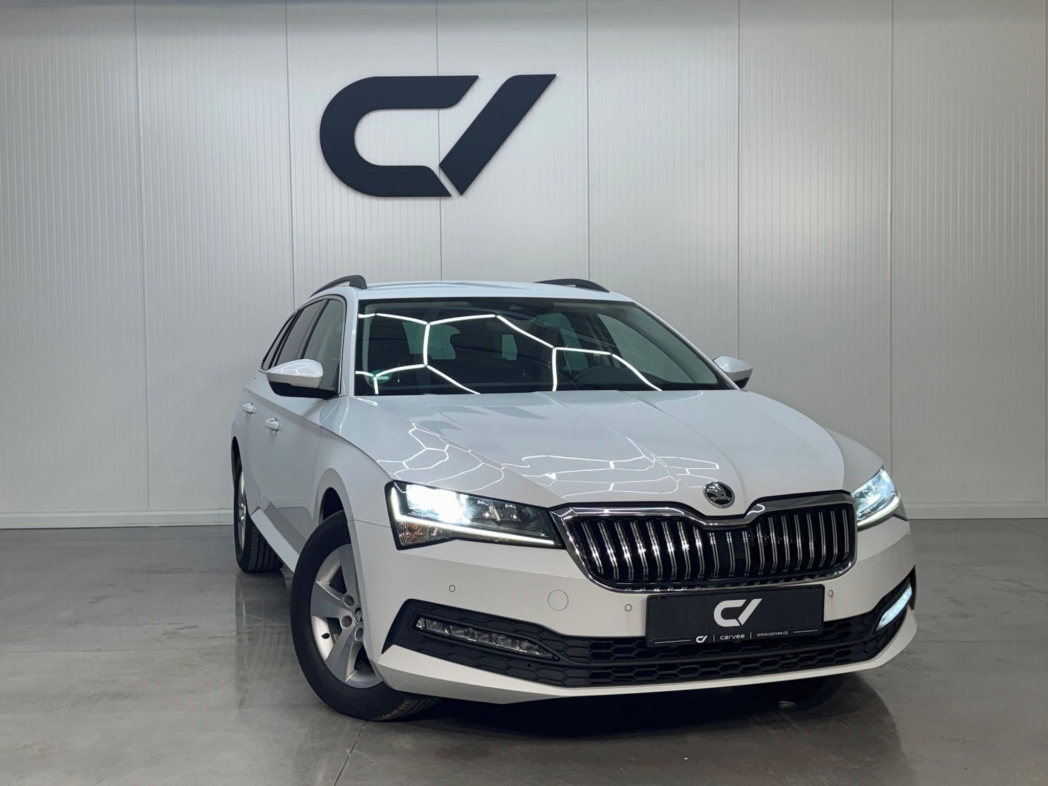 Škoda Superb, Ambition  2.0TDI 110KW DSG - fotka 2