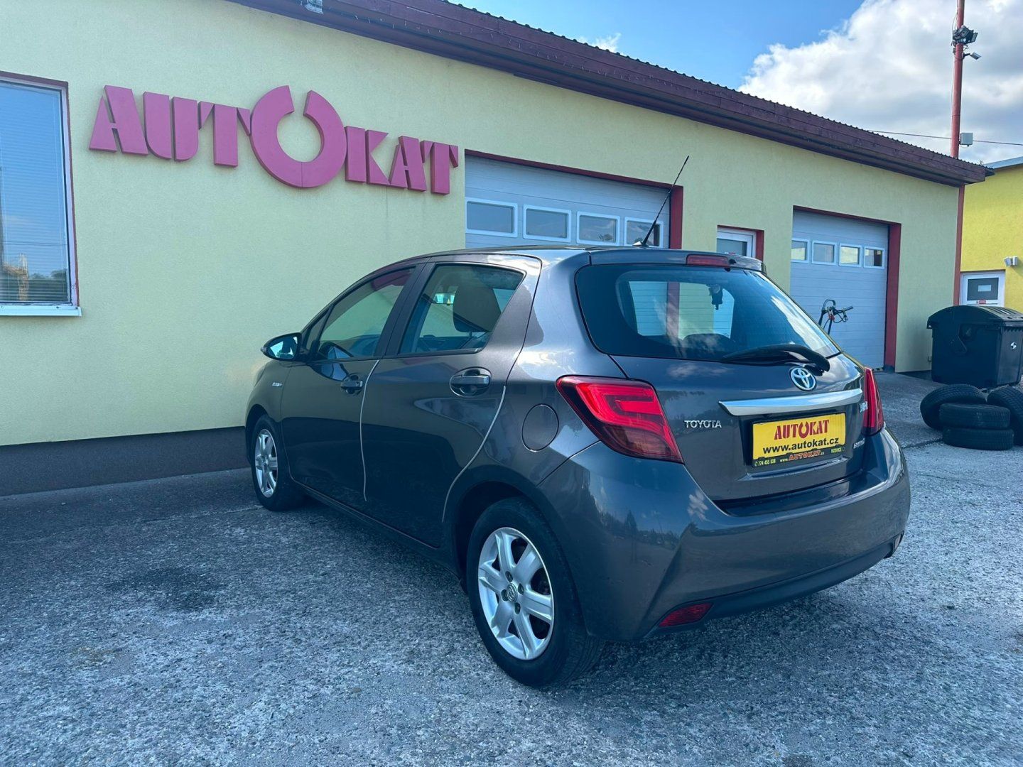 Toyota Yaris, 1.5 Hybrid 74kW/Kamera/1Maj - fotka 5
