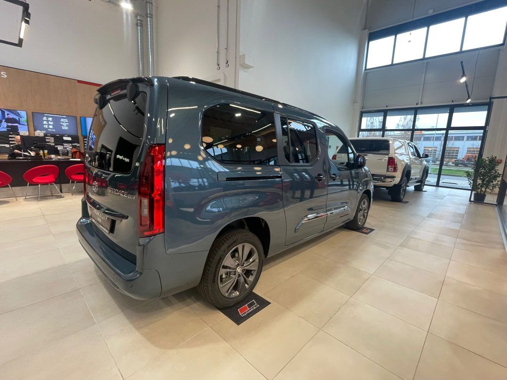 Toyota Proace City Verso, 1.5 D-4D M/T Family 7S - fotka 6