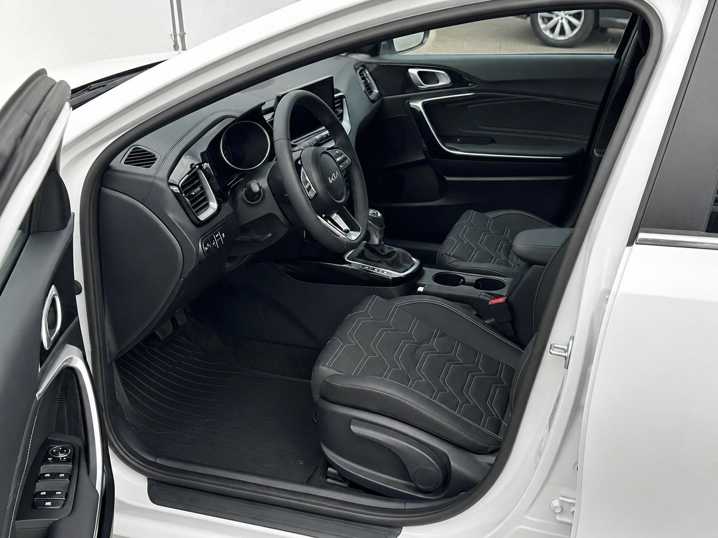 Kia Cee´d SW, 1,5 T-GDi EDICE 30 - fotka 6