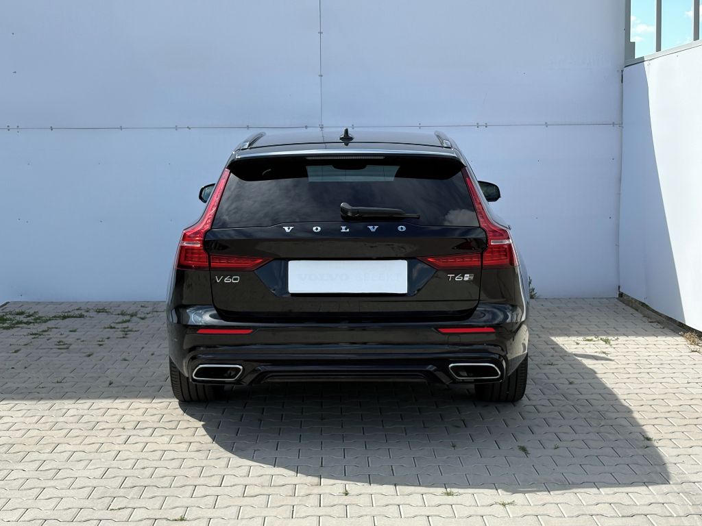Volvo V60, R-Design T6 TWIN ENGINE AWD 25 - fotka 4