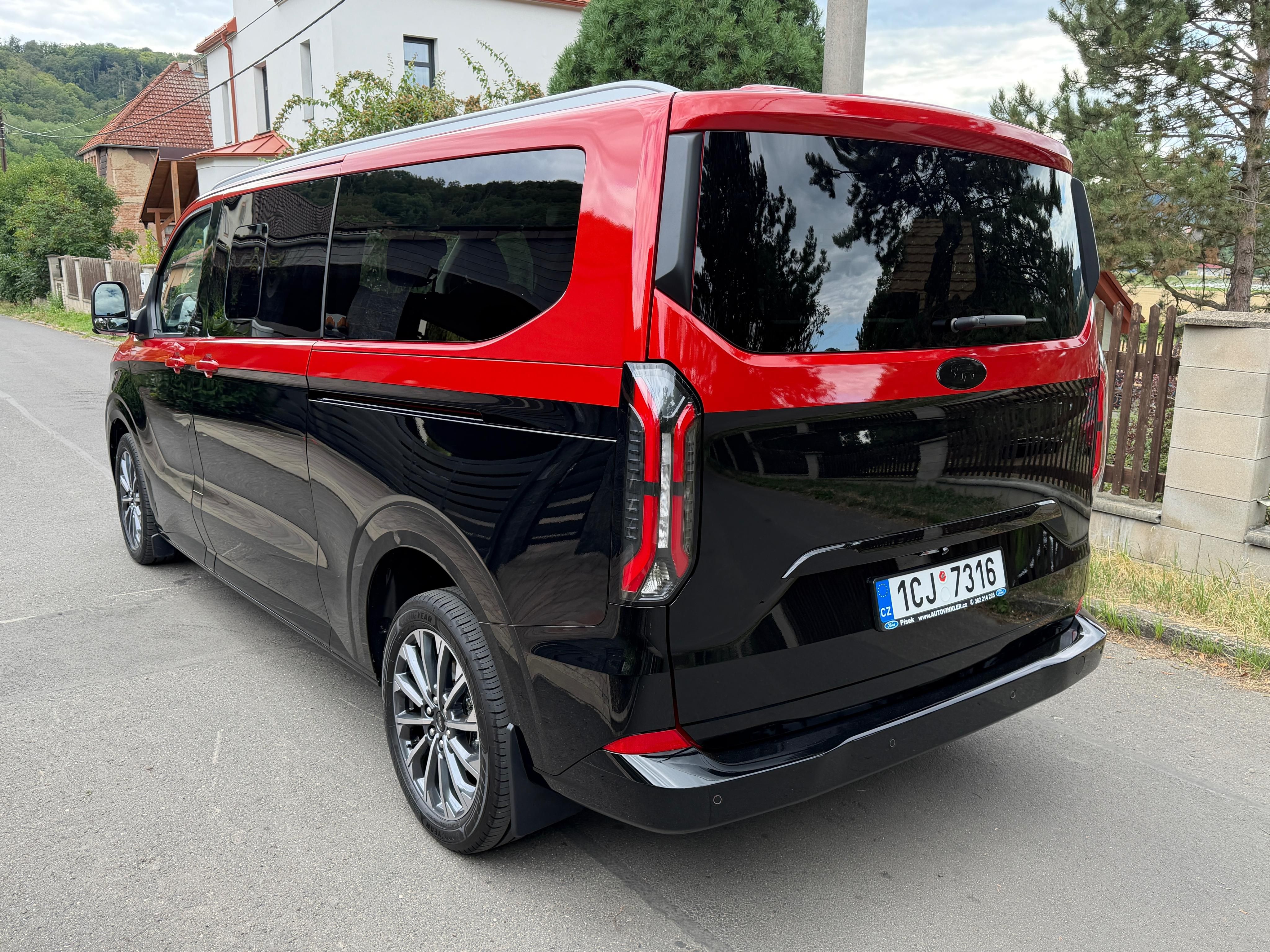Ford Tourneo Custom, 2,0 - 125kW,Titanium X, 4x4 L2 - fotka 3