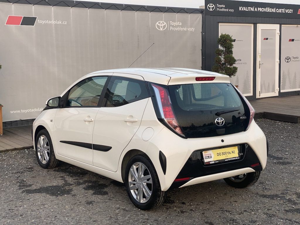 Toyota Aygo, 1.0i, ČR-1m, X-Play Style - fotka 4
