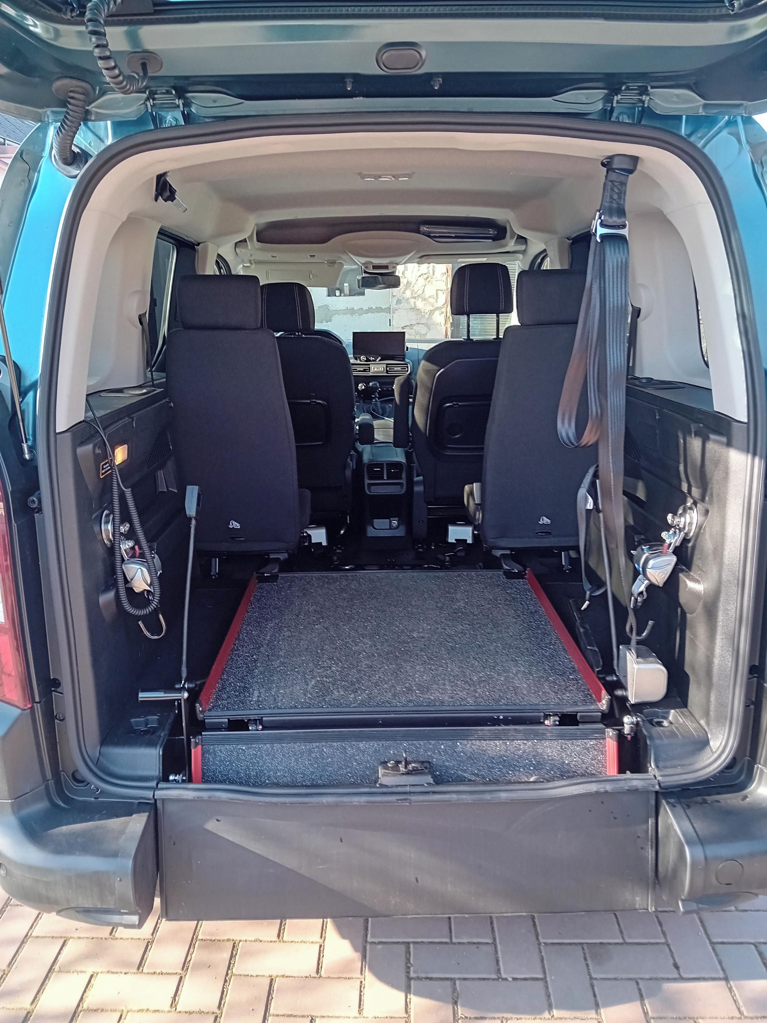 Peugeot Rifter, Peugeot  s invalidní úpravou - fotka 4