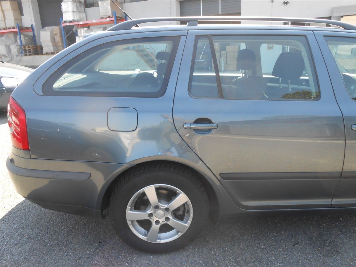 Škoda Octavia, 1,9 TDi 77Kw - fotka 5