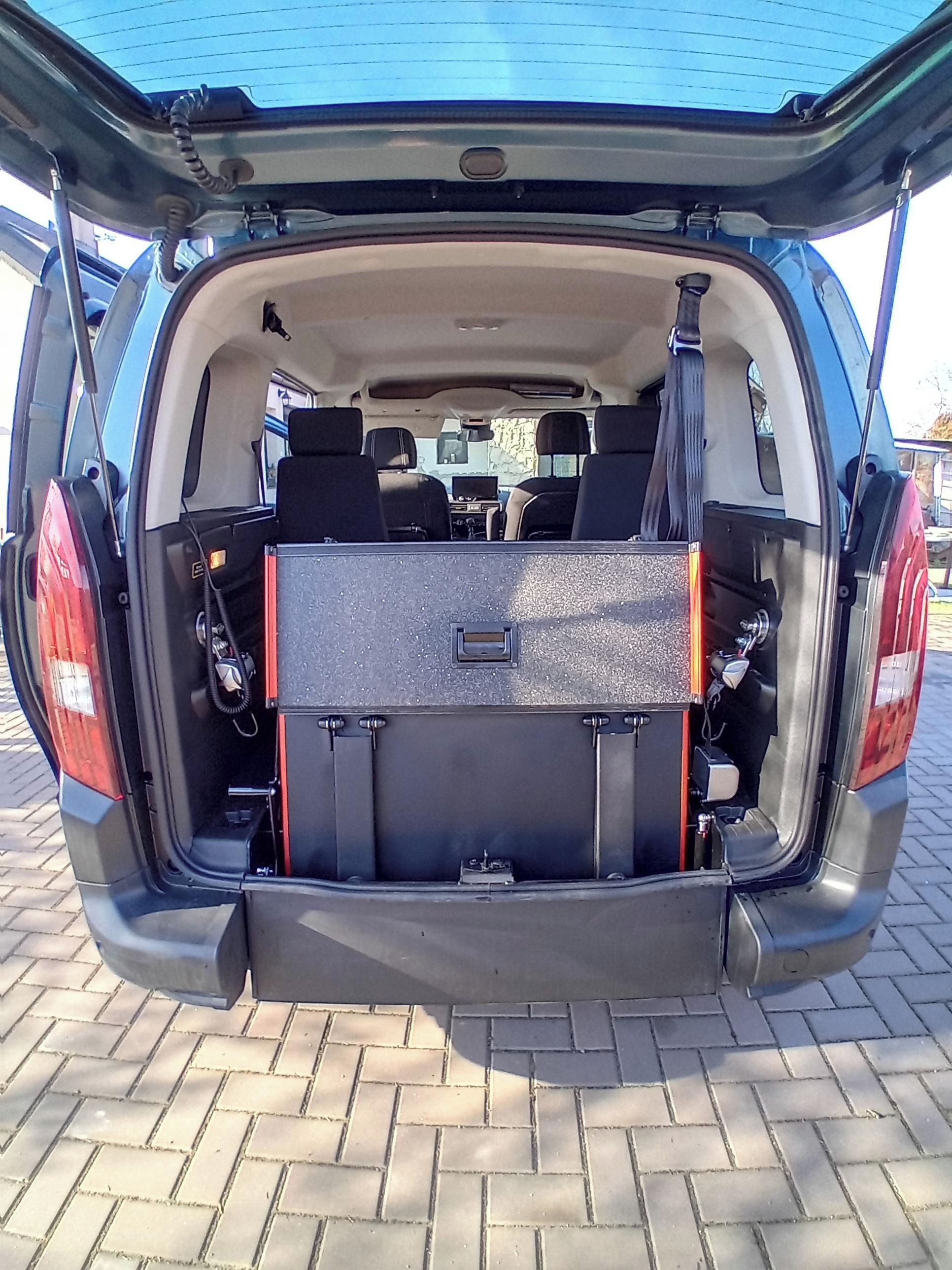 Peugeot Rifter, Peugeot  s invalidní úpravou - fotka 5