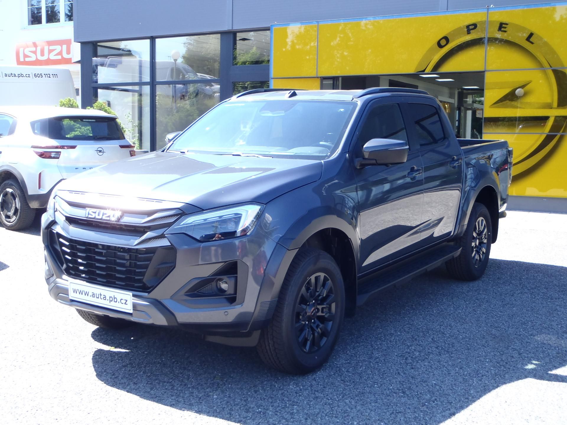 Isuzu D-Max, 2.2 Double Cab V-CROSS 4x4 - fotka 3