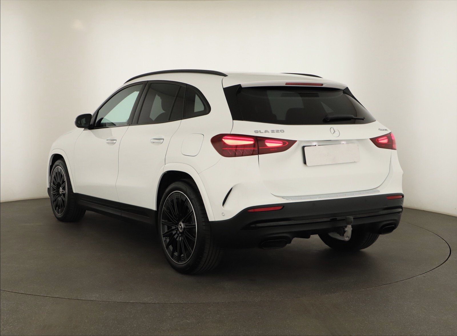 Mercedes-Benz GLA, 220 4MATIC, AMG LINE, KEYLESS - fotka 3