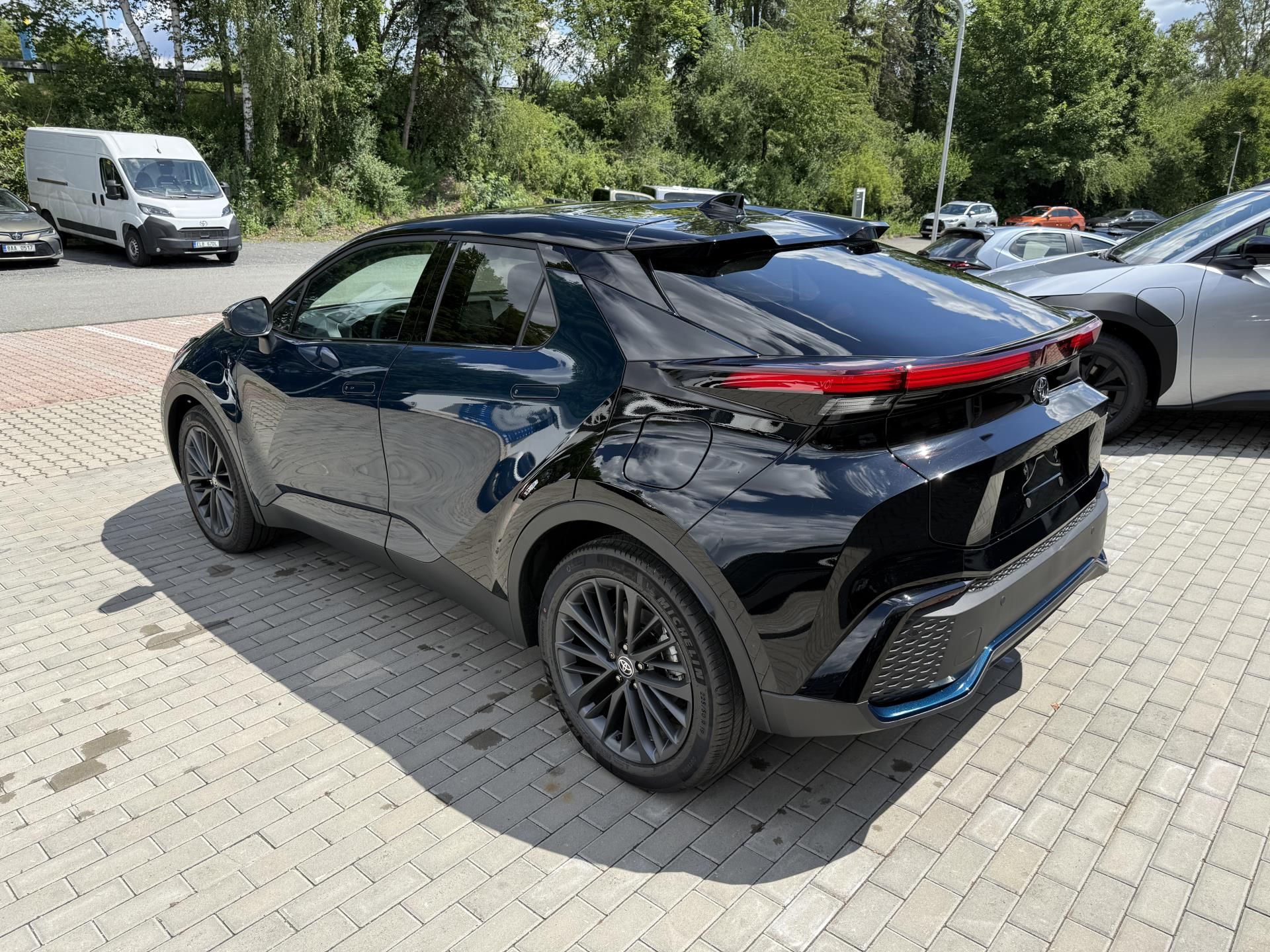 Toyota C-HR, 2.0 PHEV TOKYO EDITION - fotka 4