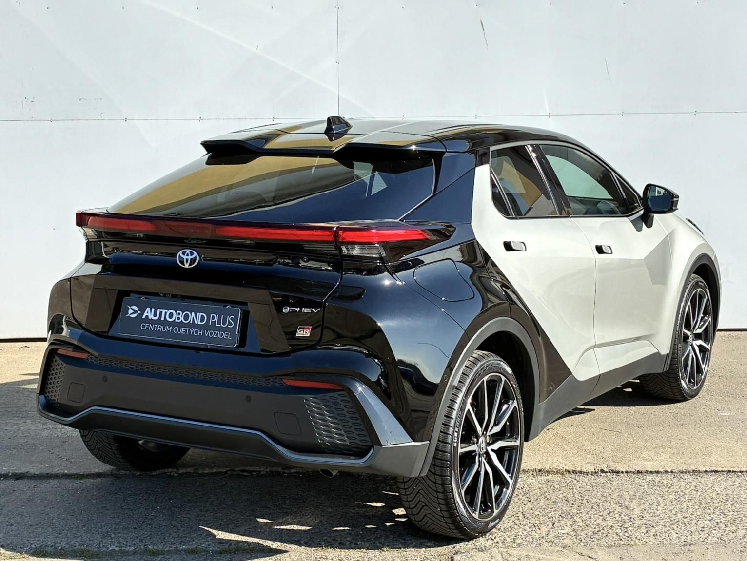 Toyota C-HR, 2.0 PHEV e-CVT GR-Sport Dynami - fotka 2