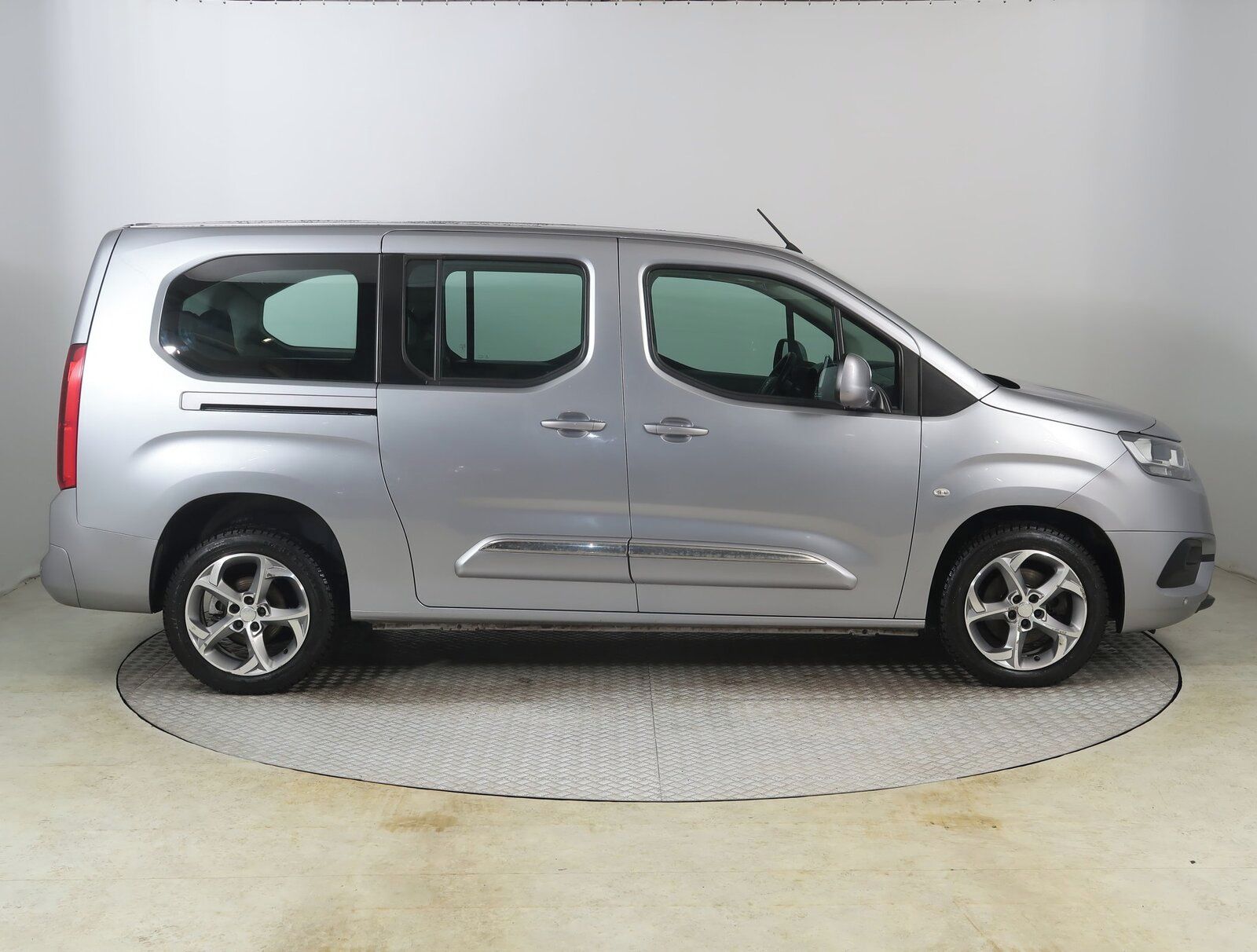 Toyota Proace City Verso, Maxi 1.5 D-4D, Shuttle, 7Míst - fotka 6