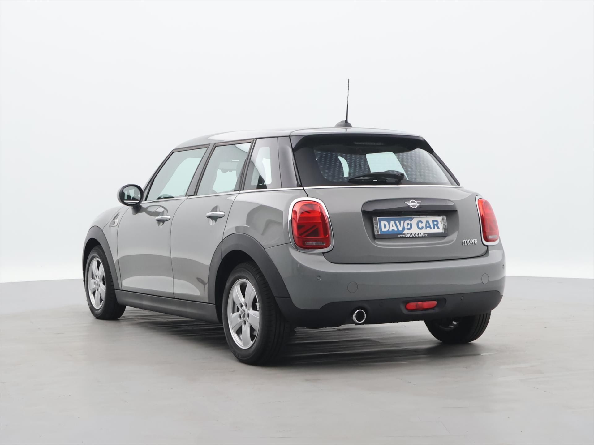Mini Cooper, 1,5 100 kW 1.Maj. Aut.klima - fotka 5