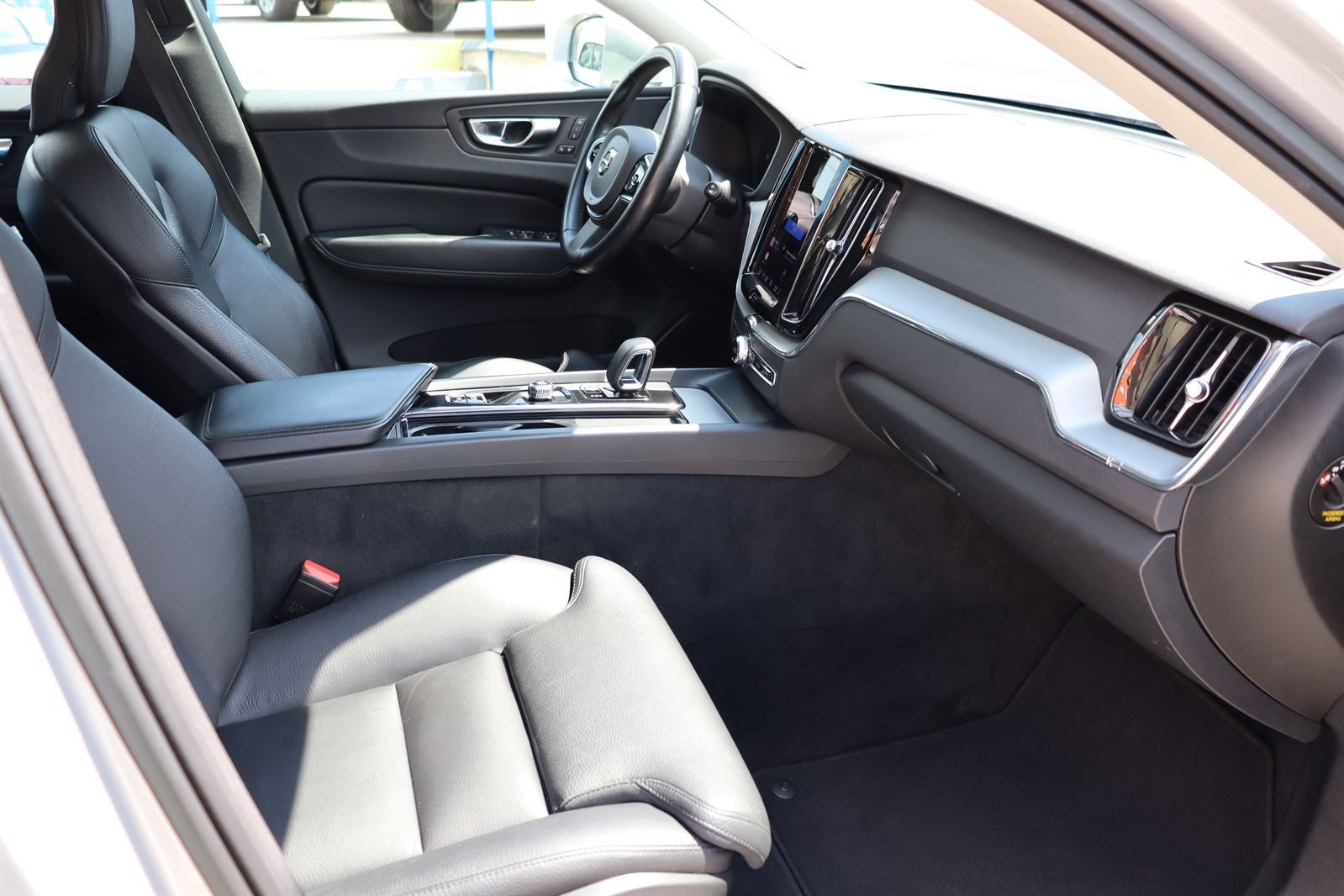 Volvo XC60, 2.0 B4 AWD Mild-Hybrid - fotka 4