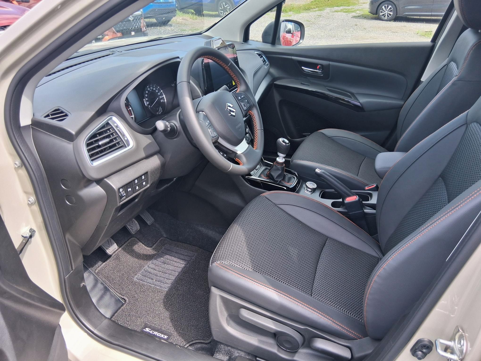 Suzuki S-Cross, 1,4 BLACK EDITION 4x4 - fotka 4
