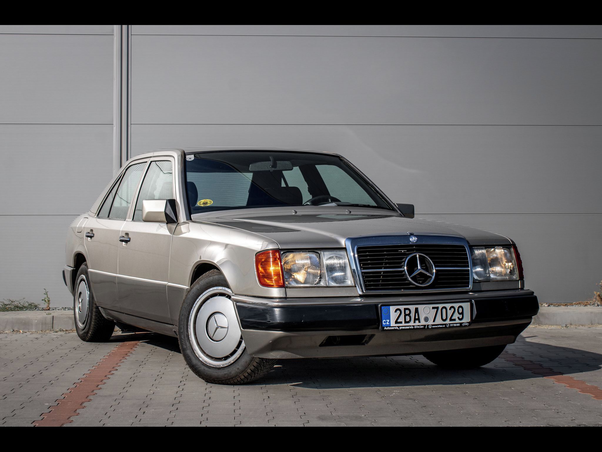 Mercedes-Benz Třídy E, 124 C - fotka 3