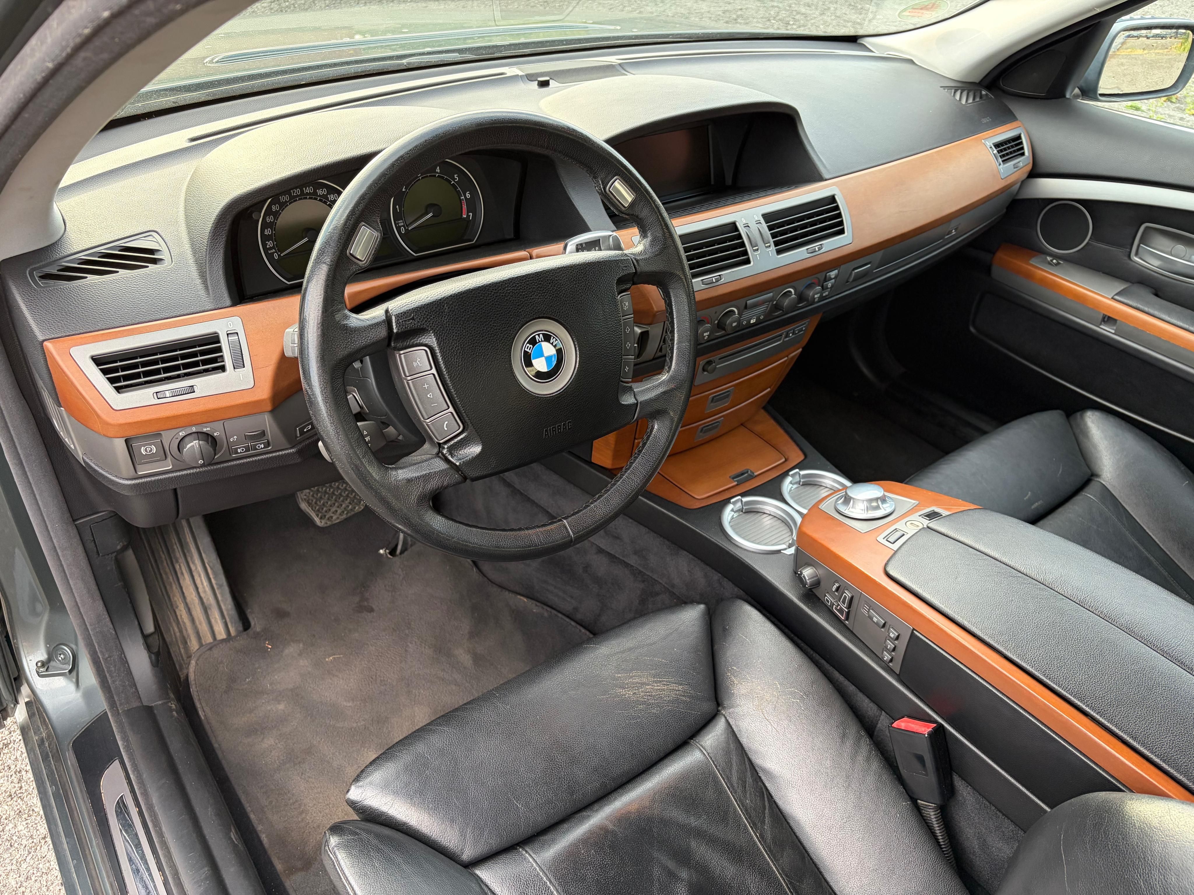 BMW Řada 7, E65 735i - fotka 5