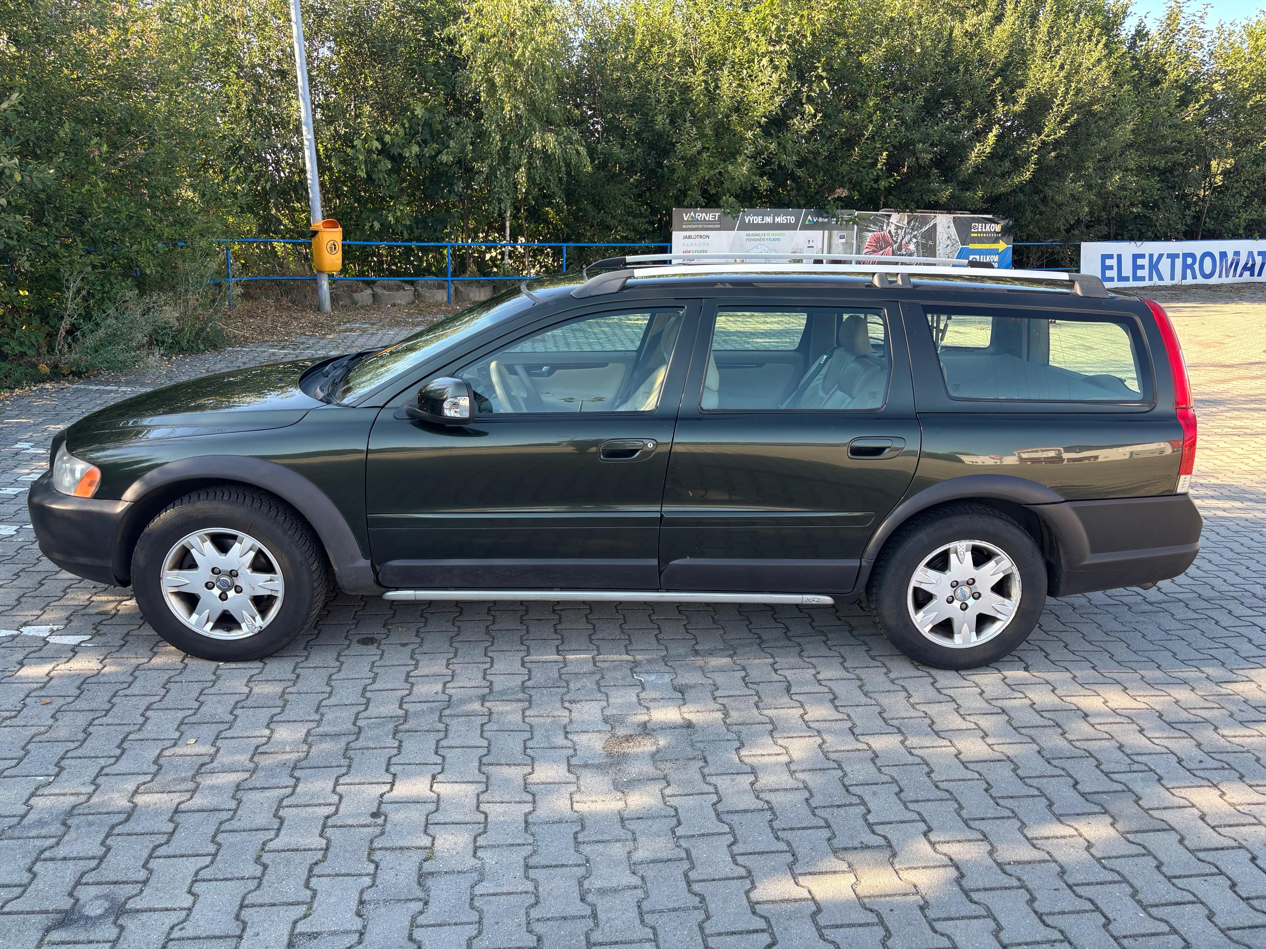 Volvo XC70, 2.4l diesel,136kW, manuál - fotka 3