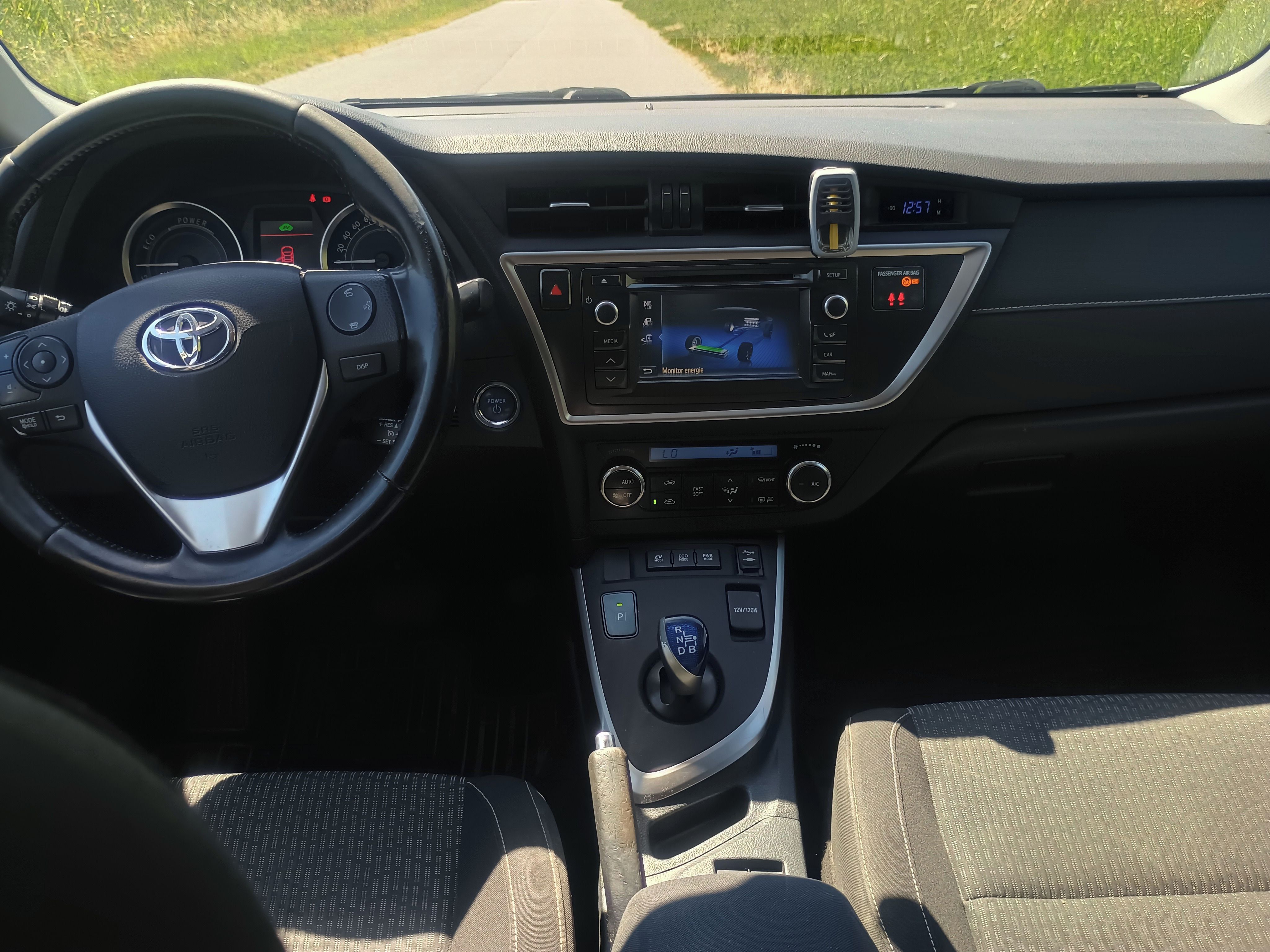 Toyota Auris, 1.8 hybrid - fotka 5