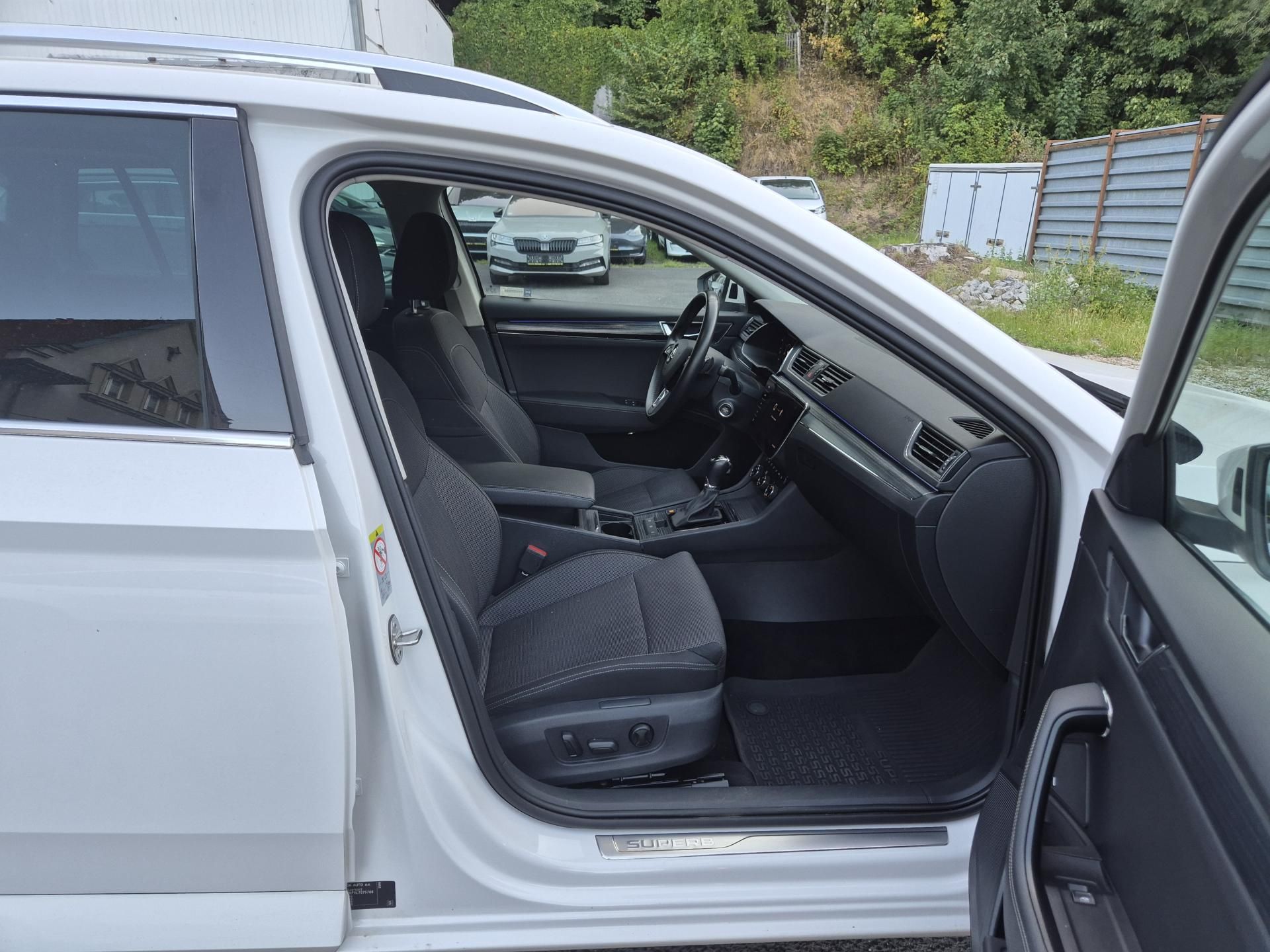 Škoda Superb, Combi 2,0TDi 110kw DSG 17ALU - fotka 3