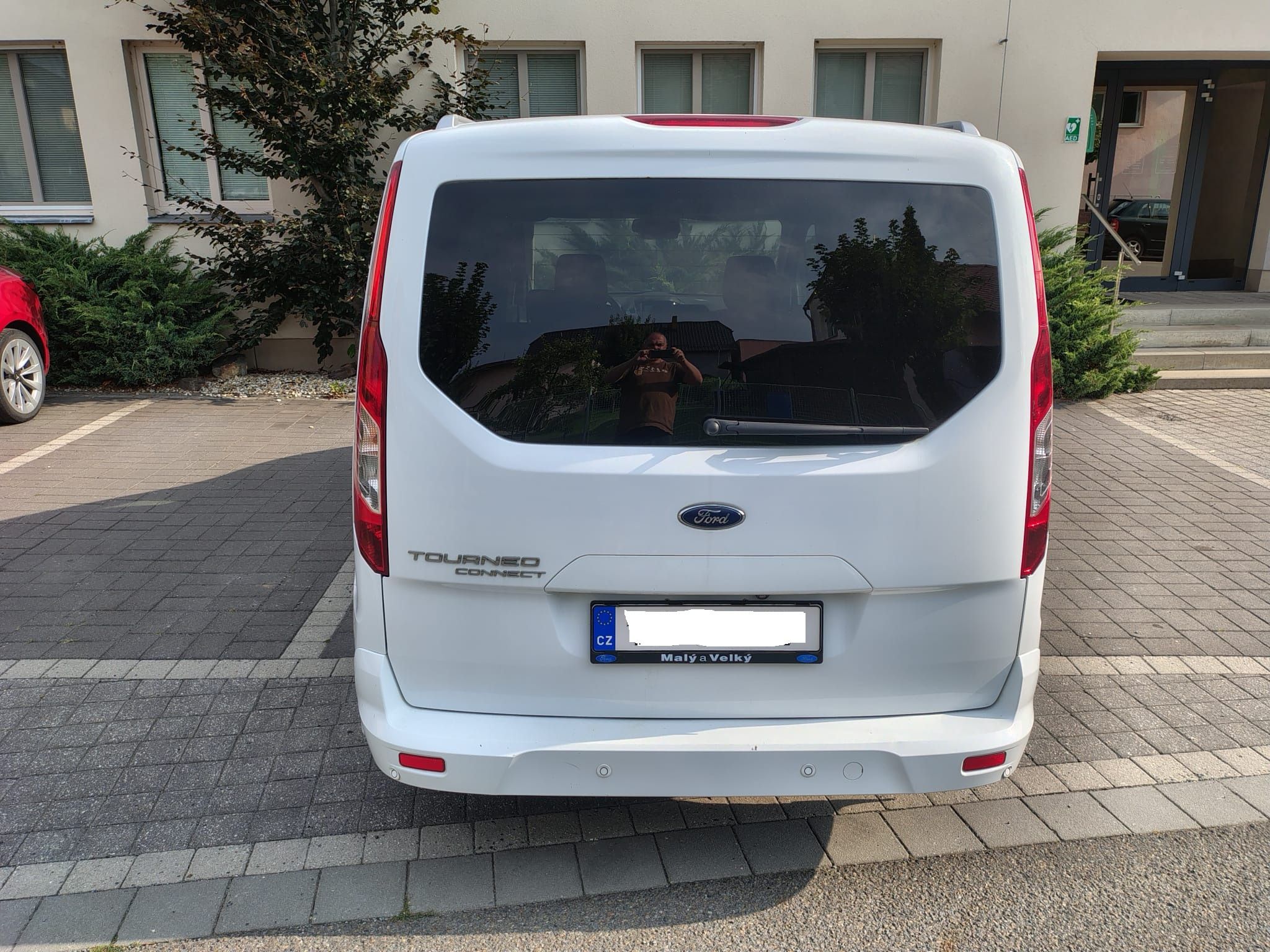 Ford Tourneo Connect, 1.5 88kw nová aut. převod. - fotka 4