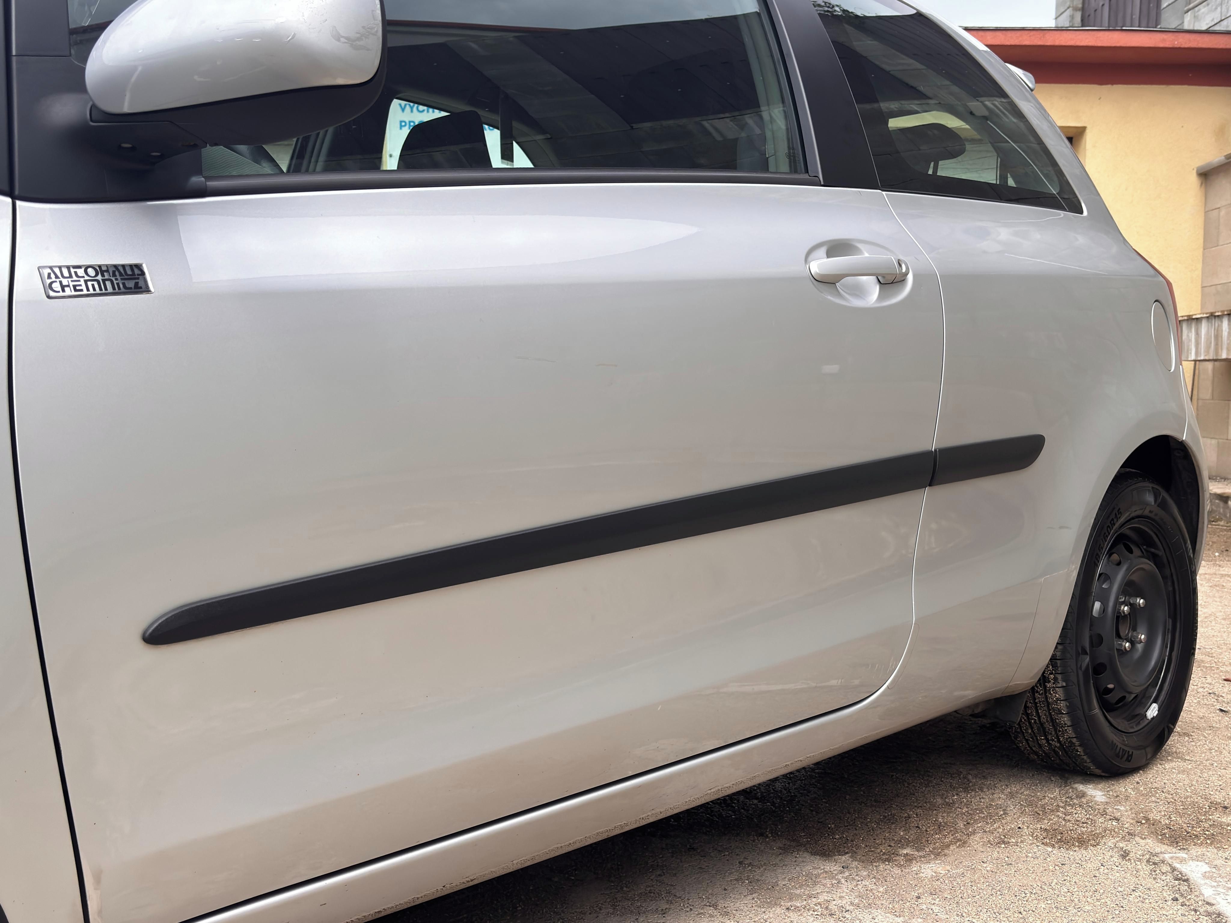 Toyota Yaris, 1.0i,KLIMA,KŘÍDLO,SERVIS - fotka 5