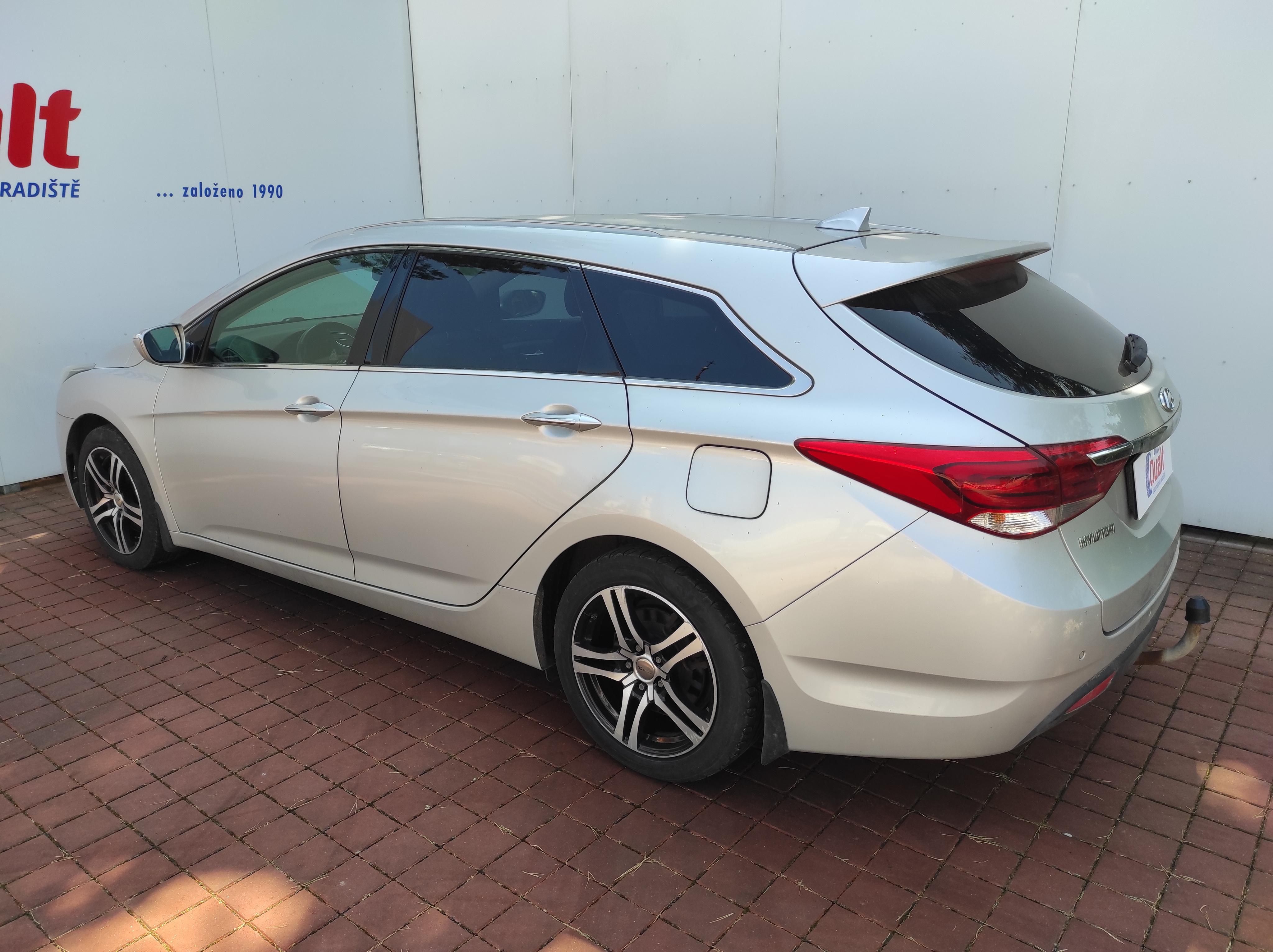 Hyundai i40, Kombi 1.7 CRDi ČR, SERVISKA - fotka 6