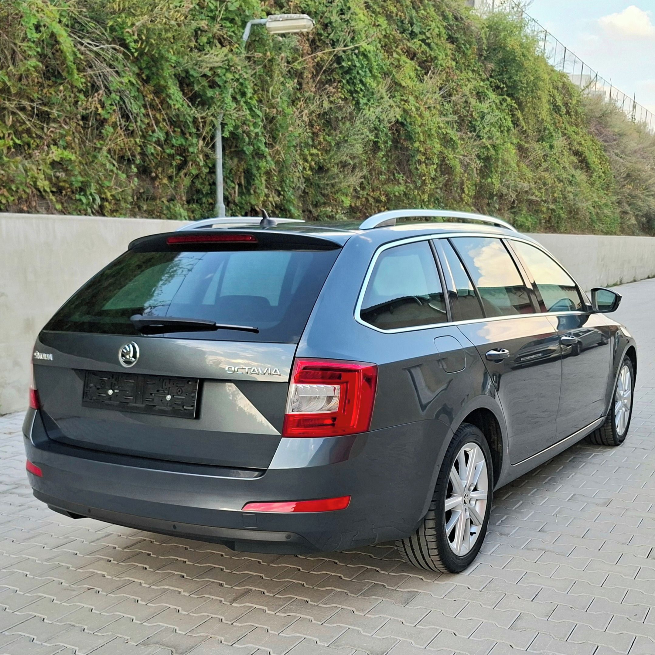 Škoda Octavia, 1.4 TSI 110kW 1.Majitel - fotka 4