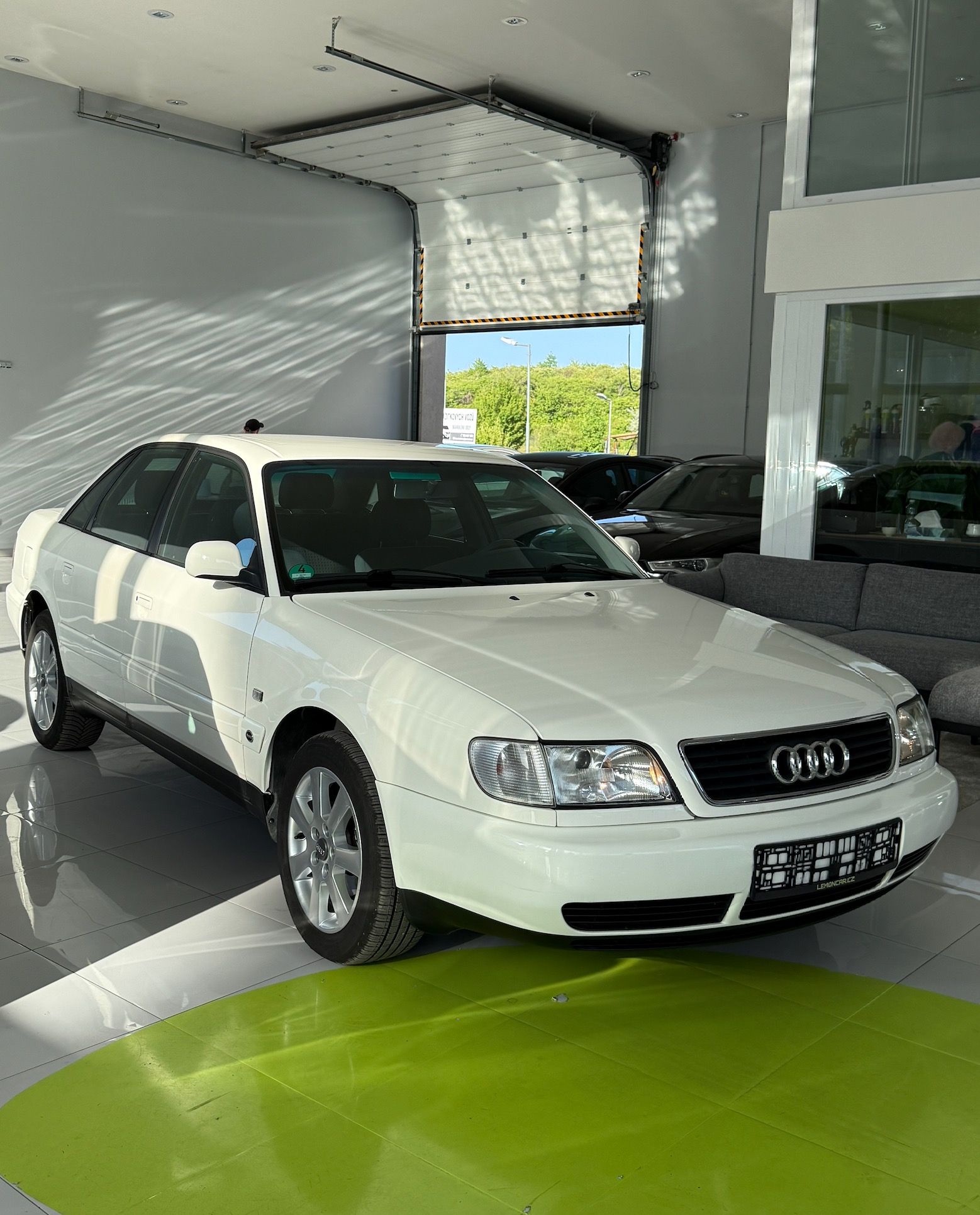 Audi A6, C4 1.8 5v 160.000km Top Stav - fotka 3