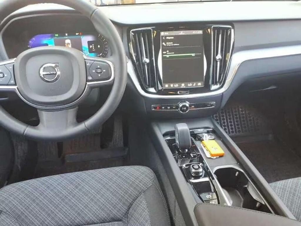 Volvo V60, B3 2.0 MHEV Core*Kamera*Navi* - fotka 4