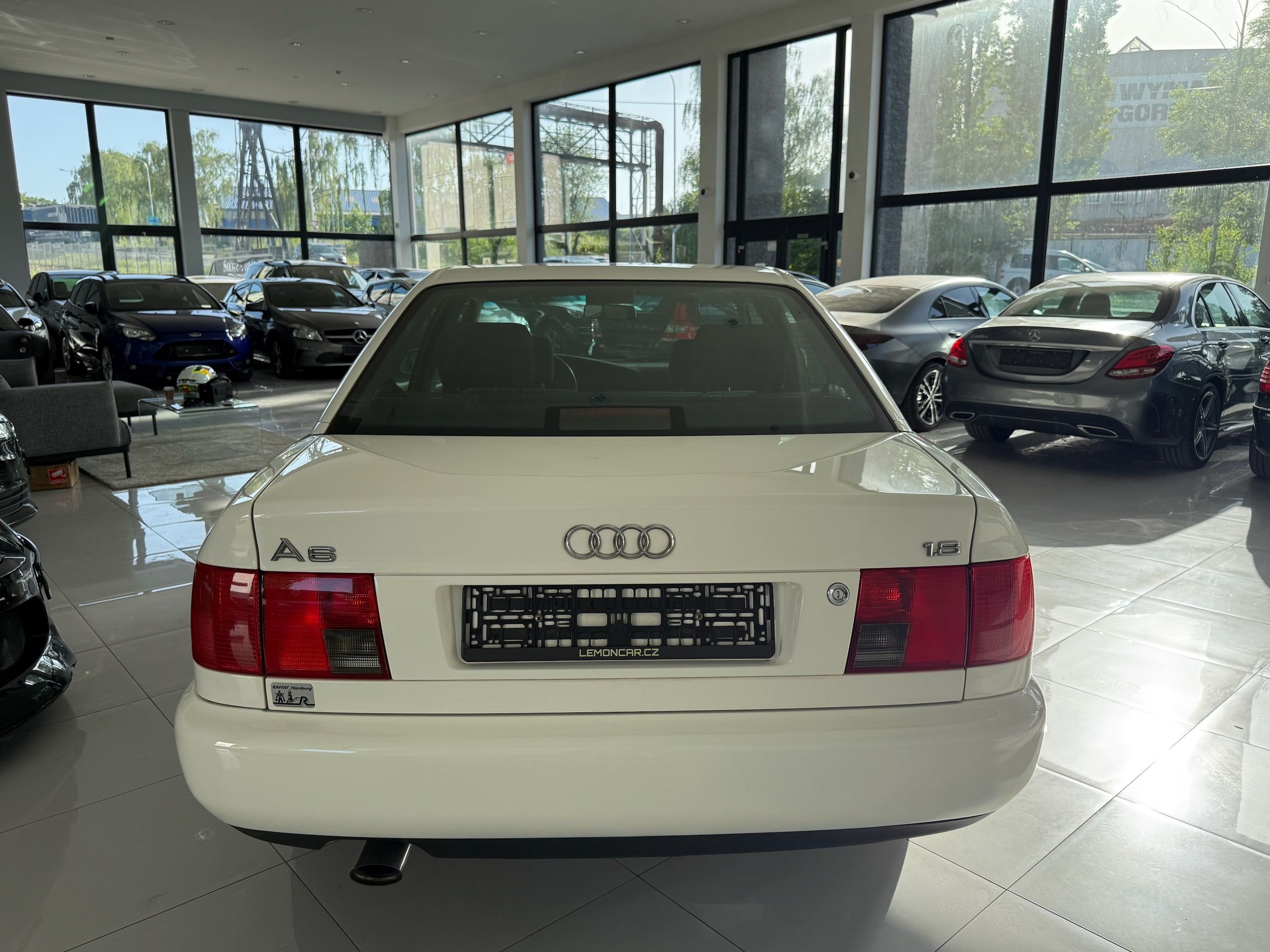 Audi A6, C4 1.8 5v 160.000km Top Stav - fotka 6