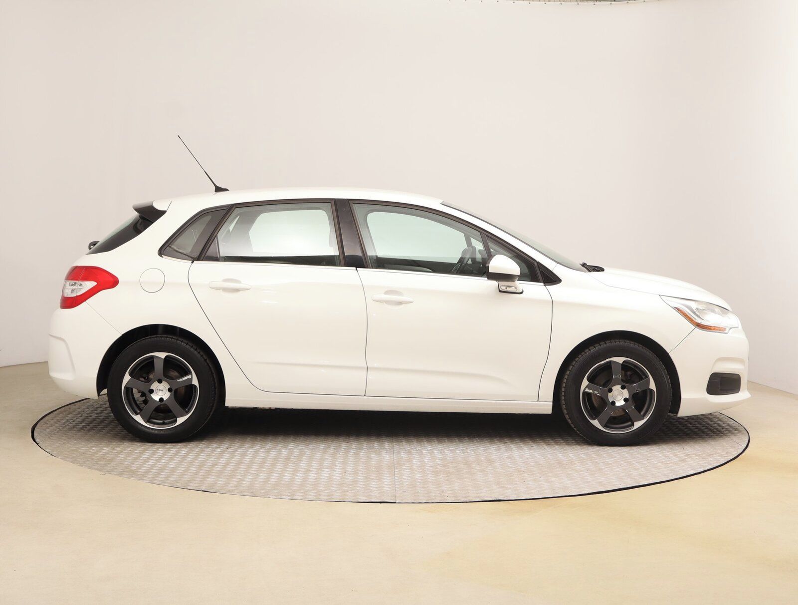 Citroën C4, 1.6 VTi, Serv.kniha, Klima - fotka 6