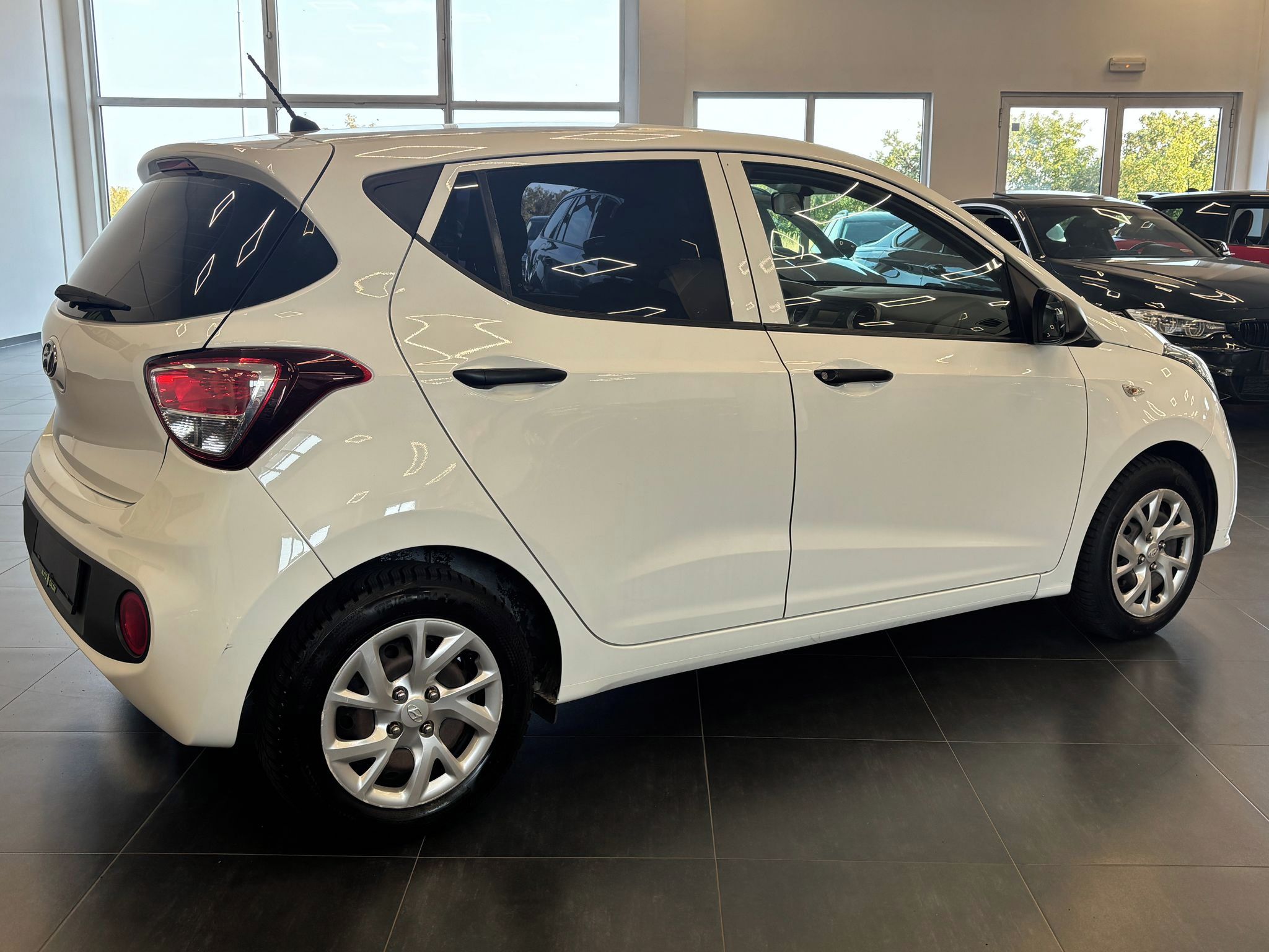 Hyundai i10, 2017, 48kW, Litá kola - fotka 5