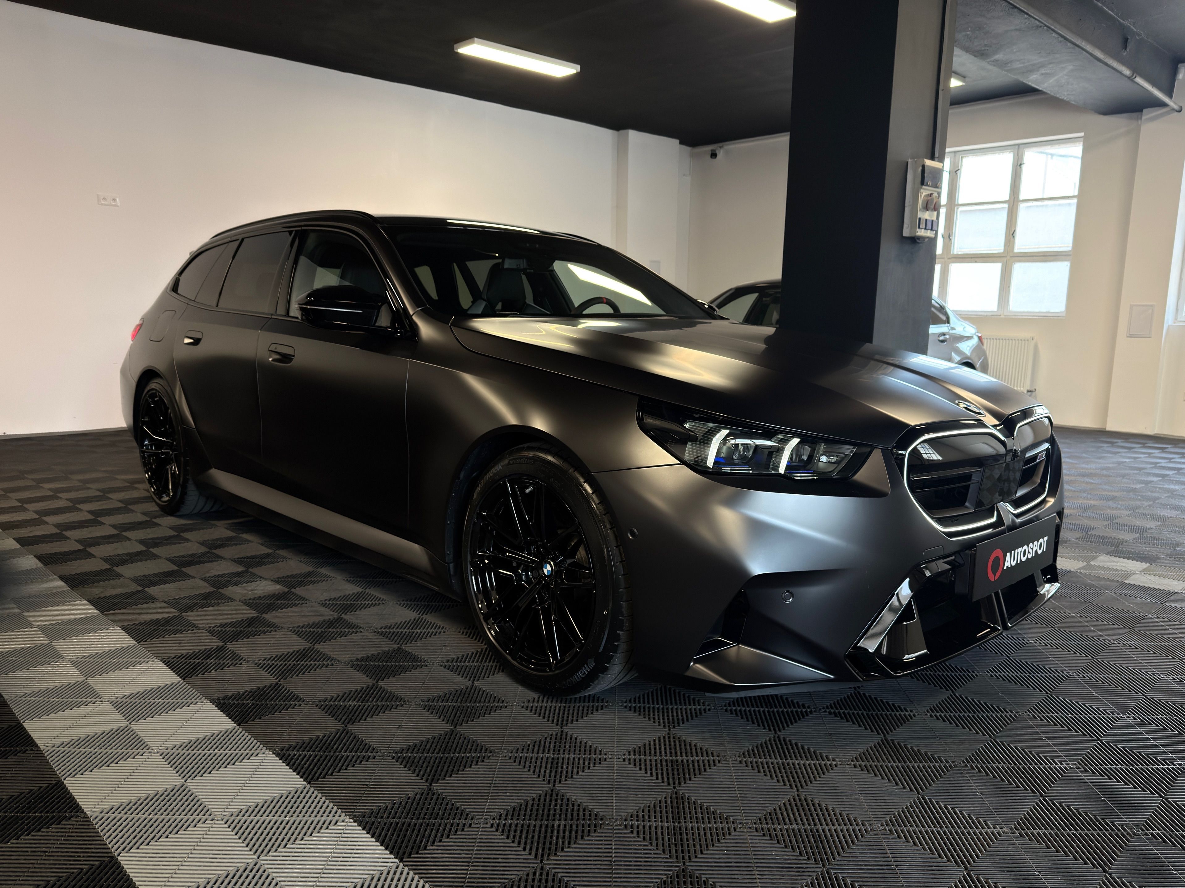 BMW M5, Touring xDrive