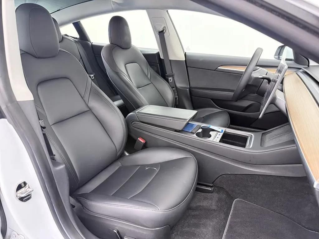 Tesla Model 3, SR LFP 220kW Ryzen 1.Maj - fotka 5