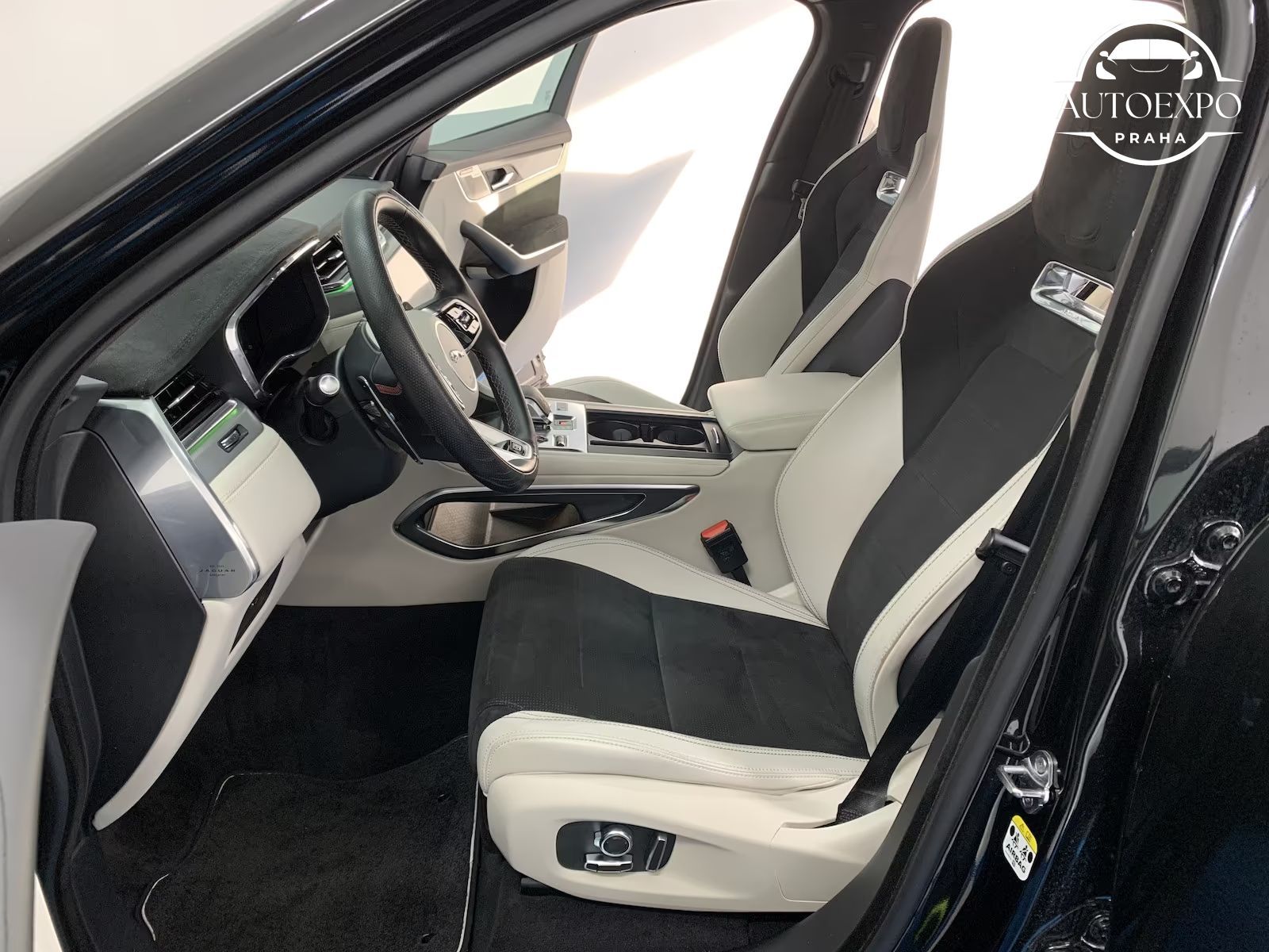 Jaguar F-Pace, SVR P575 Edition - fotka 6