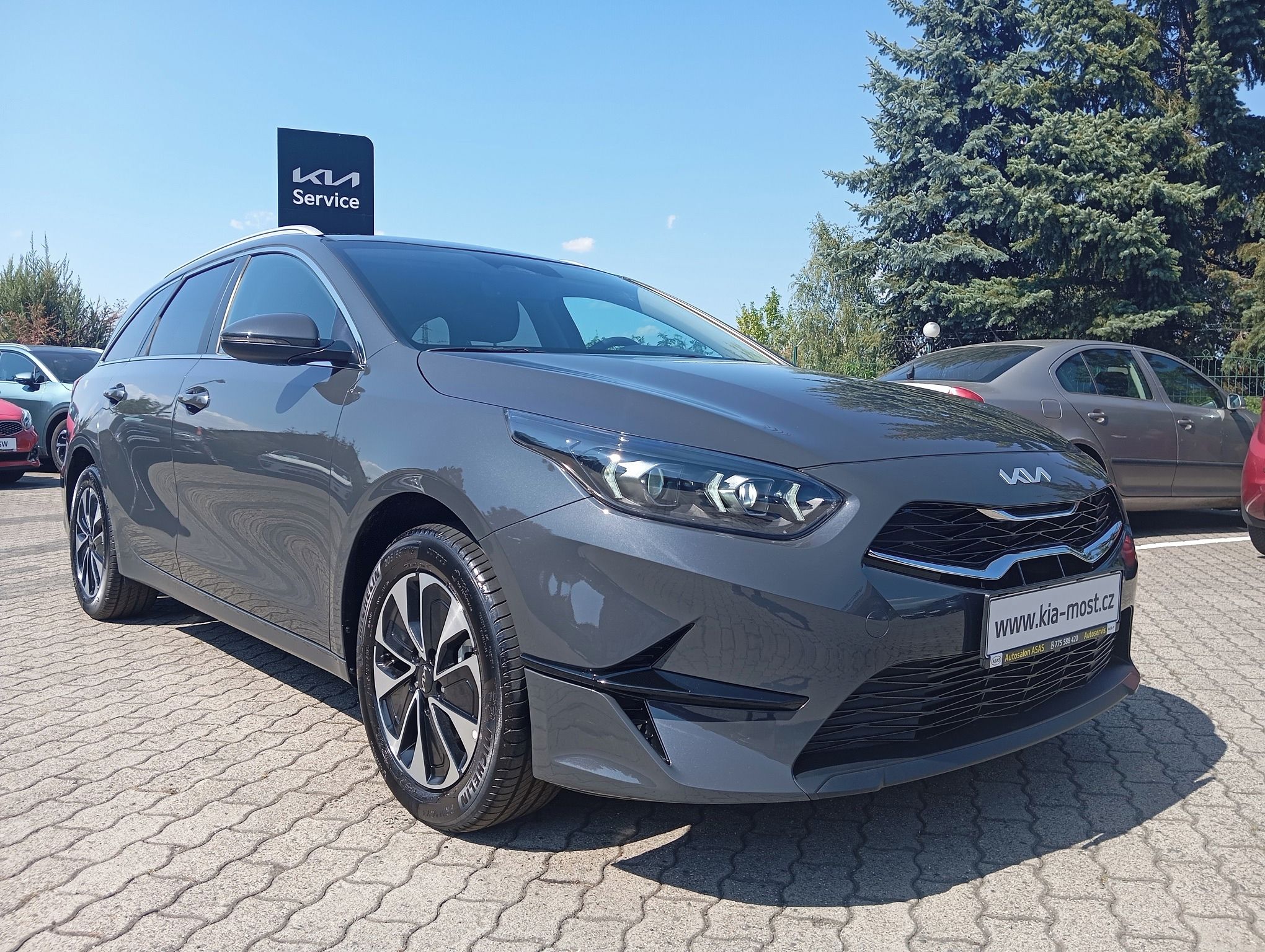 Kia Cee´d SW, 1.5 T-GDi 7DCT TOP - fotka 2