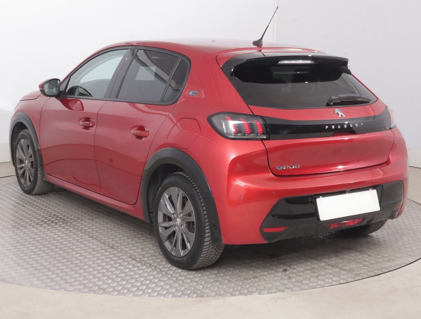 Peugeot 208, 50 kWh, SoH 95%, Automat - fotka 4