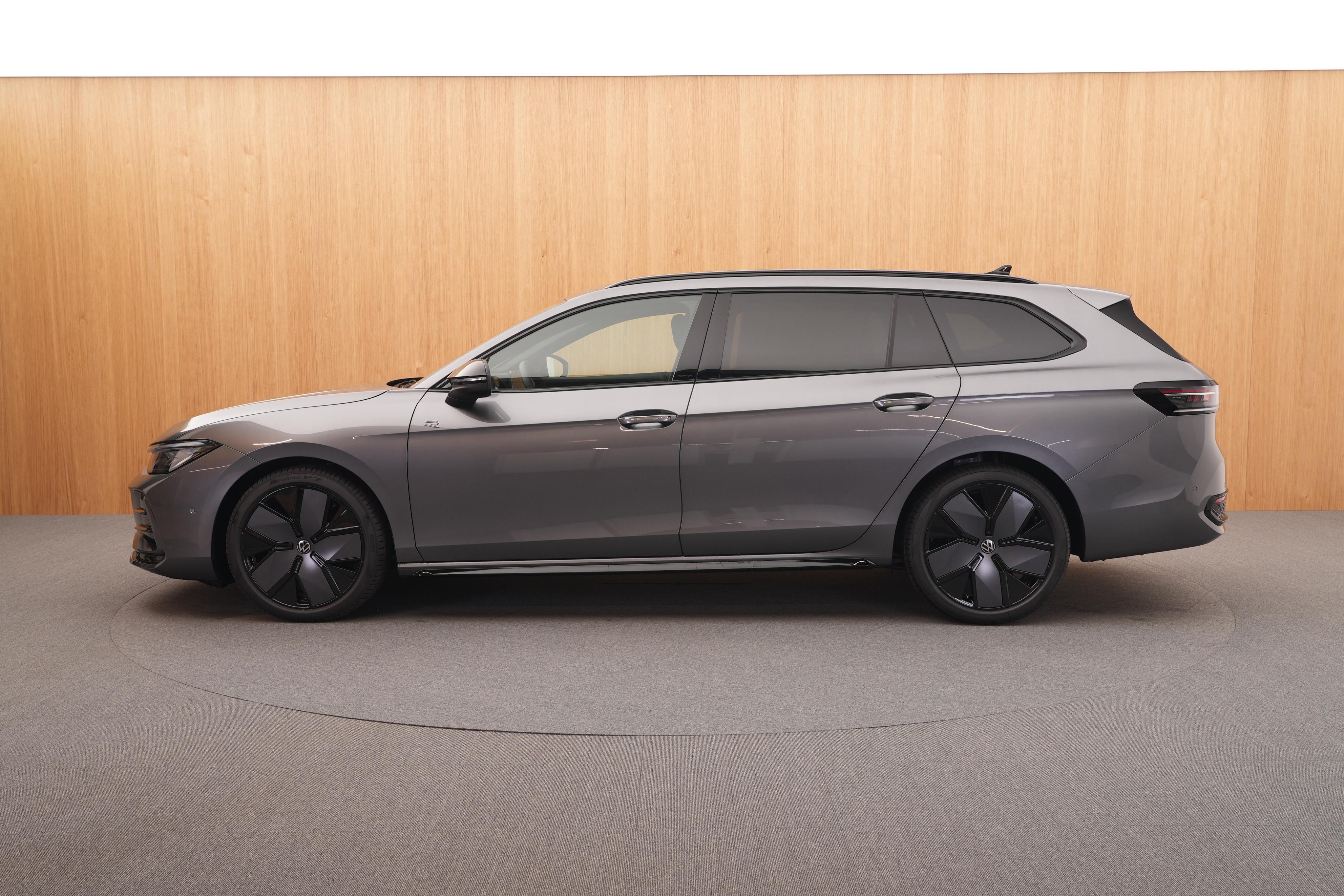 Volkswagen Passat, R-Line People 2.0 TDI DSG - fotka 2