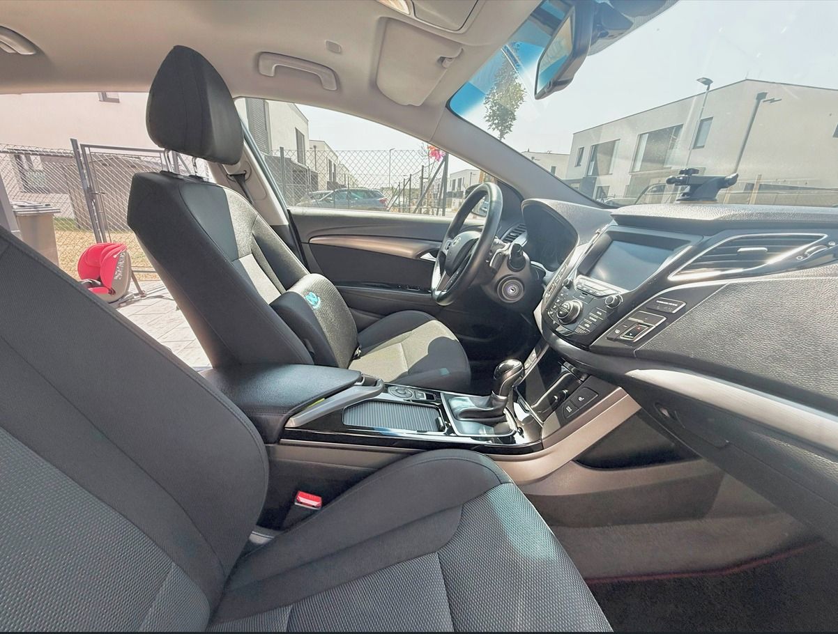 Hyundai i40, Hyundai i40 Combi 1.6 CRDi - fotka 3