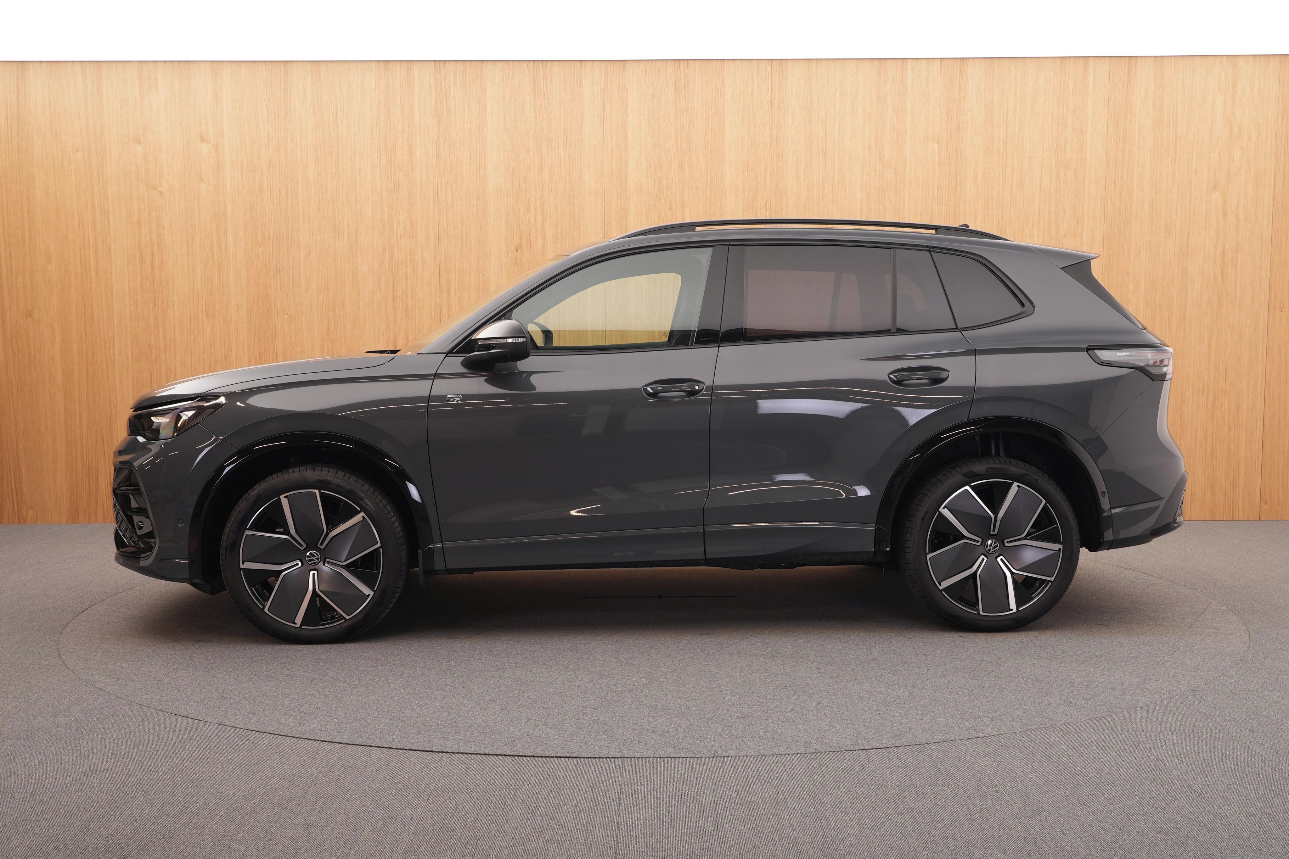 Volkswagen Tiguan, R-Line Edition 2.0 TDI 4x4 DSG - fotka 2