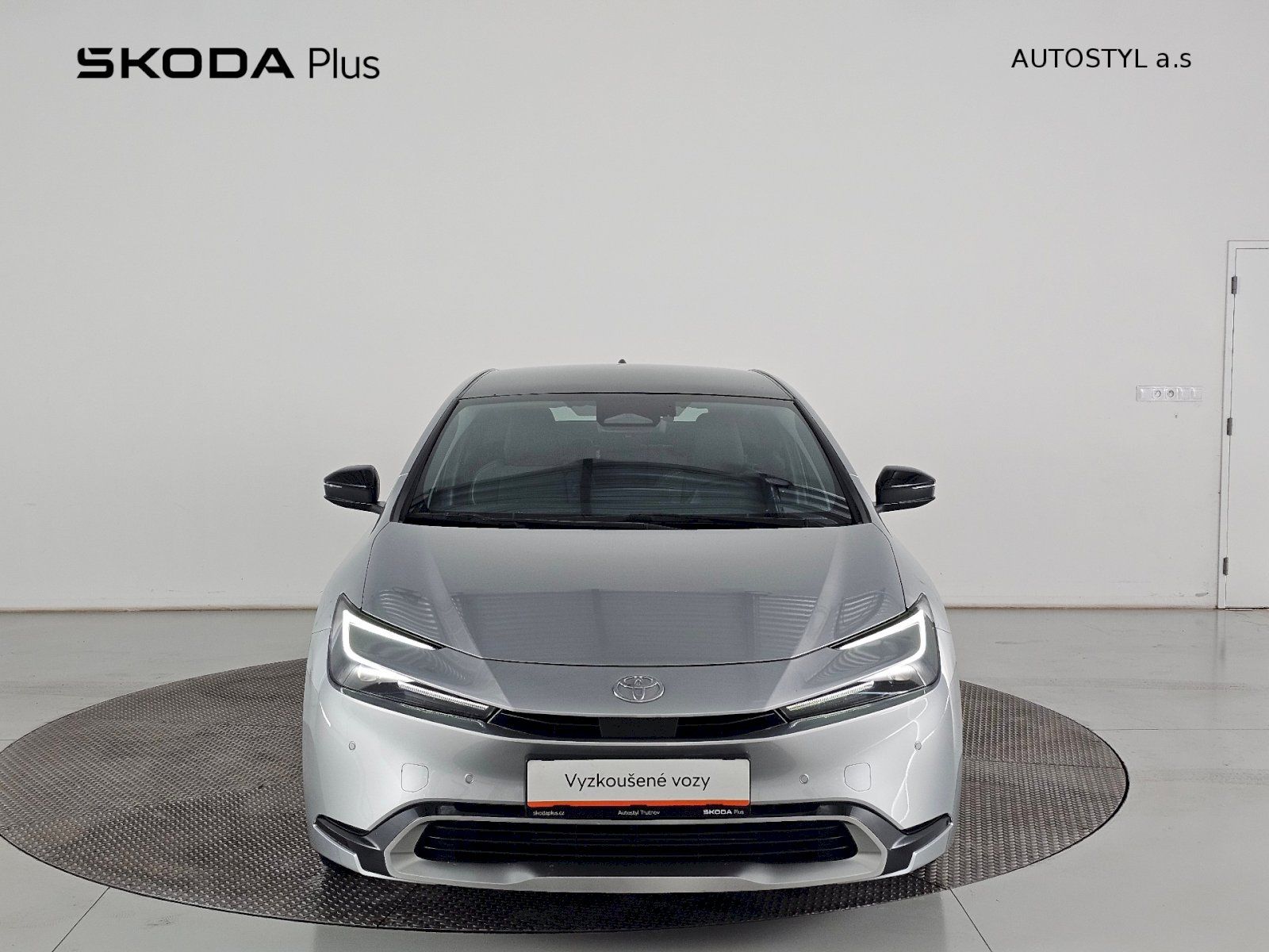 Toyota Prius, 2.0L PHEV 223k Prestige Skyvie - fotka 4