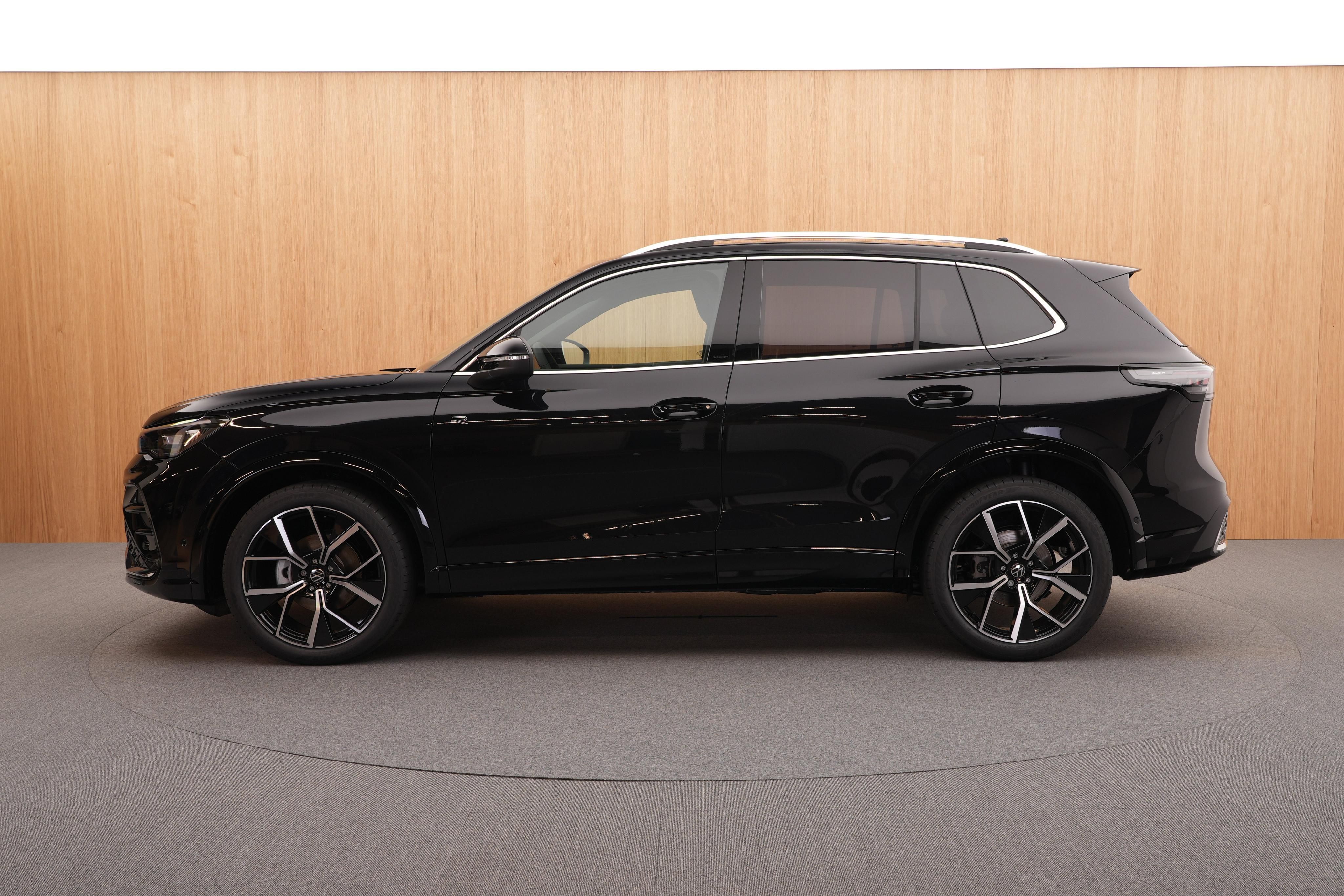 Volkswagen Tiguan, R-Line People 1.5 eTSI DSG - fotka 2