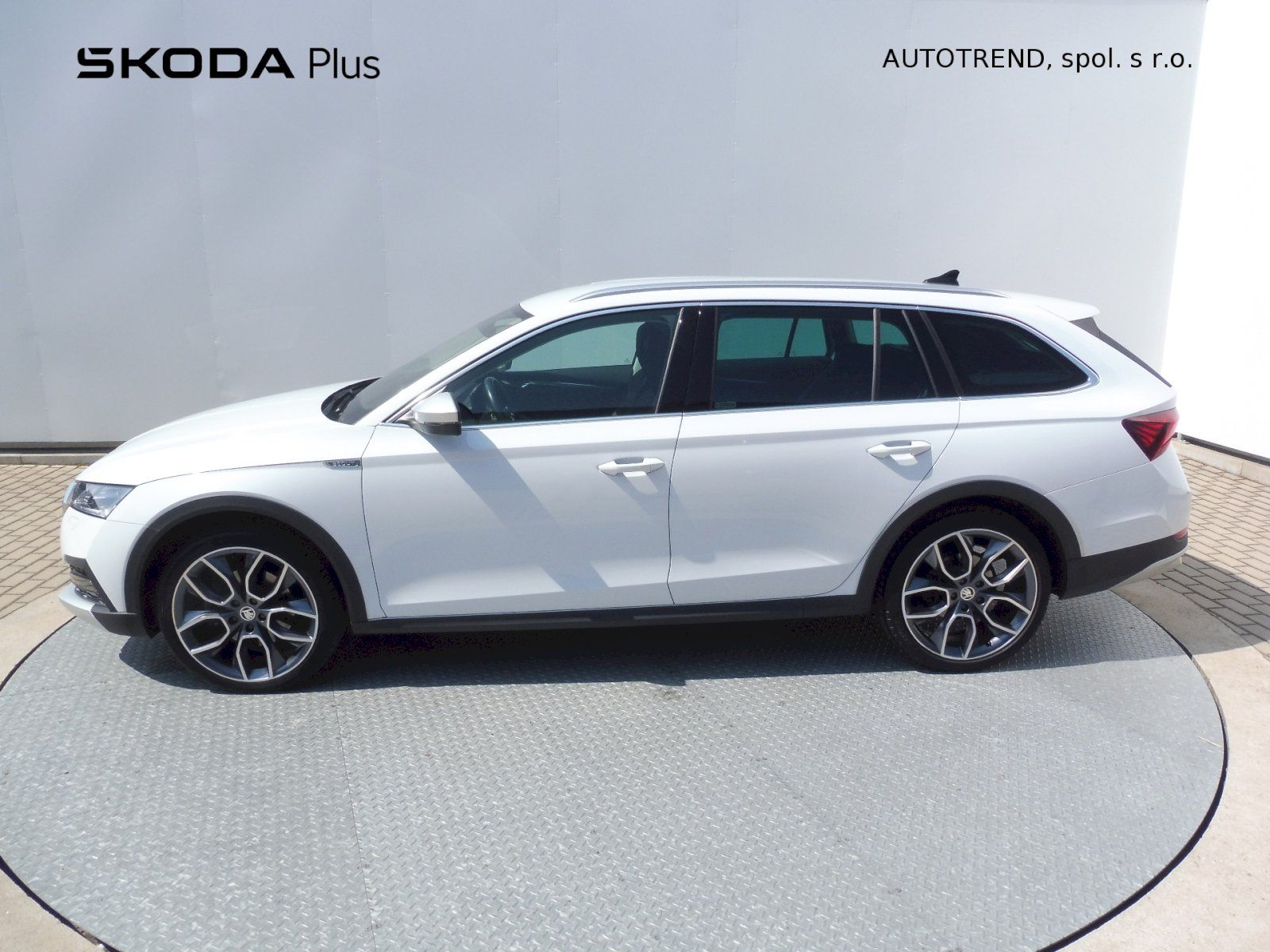 Škoda Octavia, Combi Scout 2,0 TDI 147kW DSG - fotka 3
