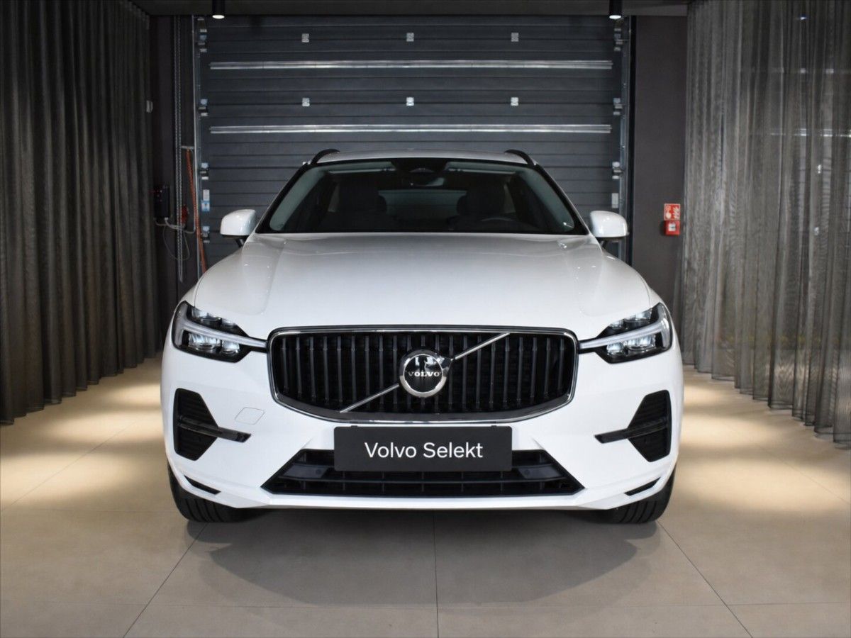 Volvo XC60, 2,0 B4 AWD CORE  Bezklíč - fotka 6