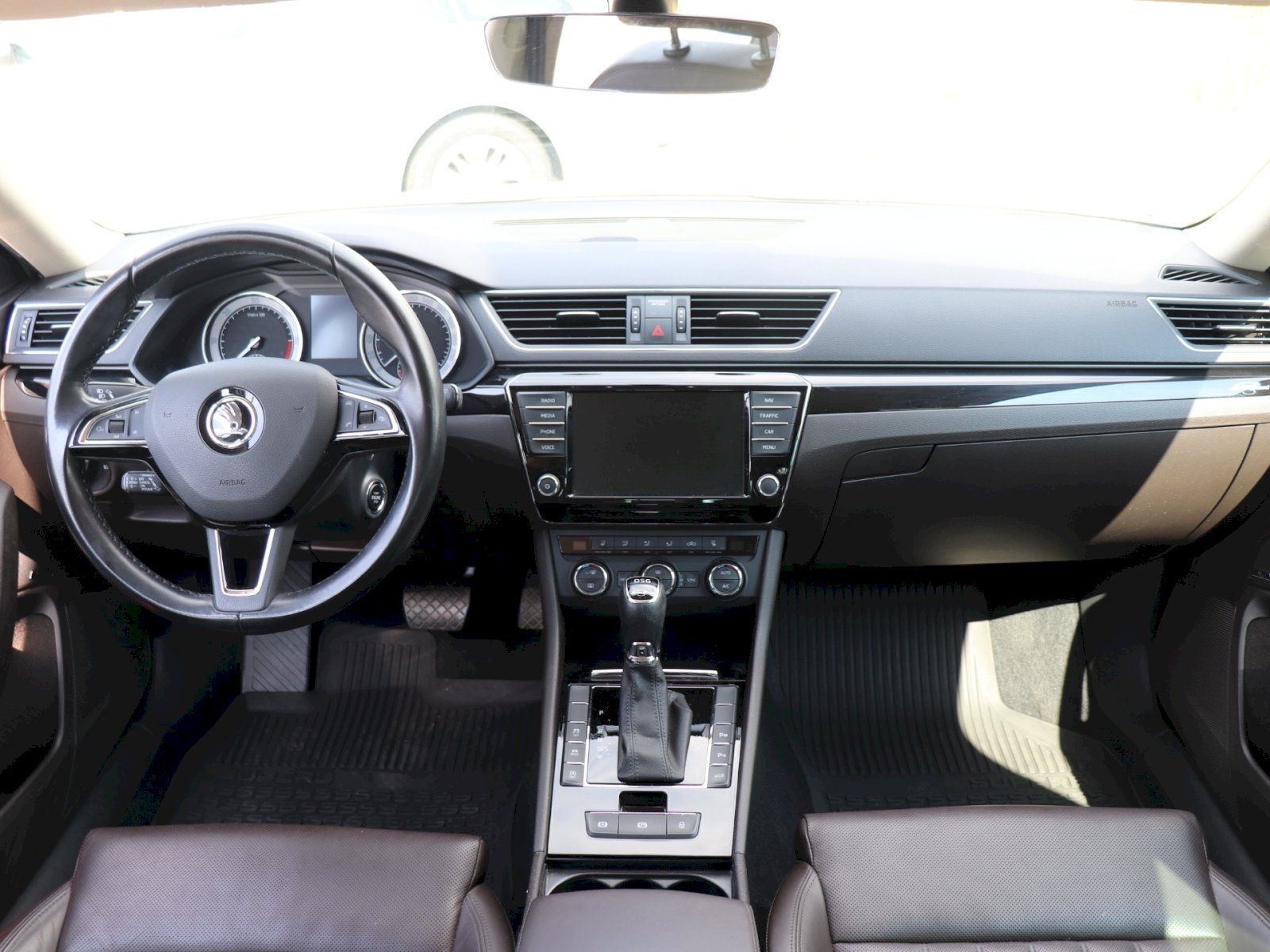 Škoda Superb, Superb Combi L&K 4X4 2.0 TDI / - fotka 5